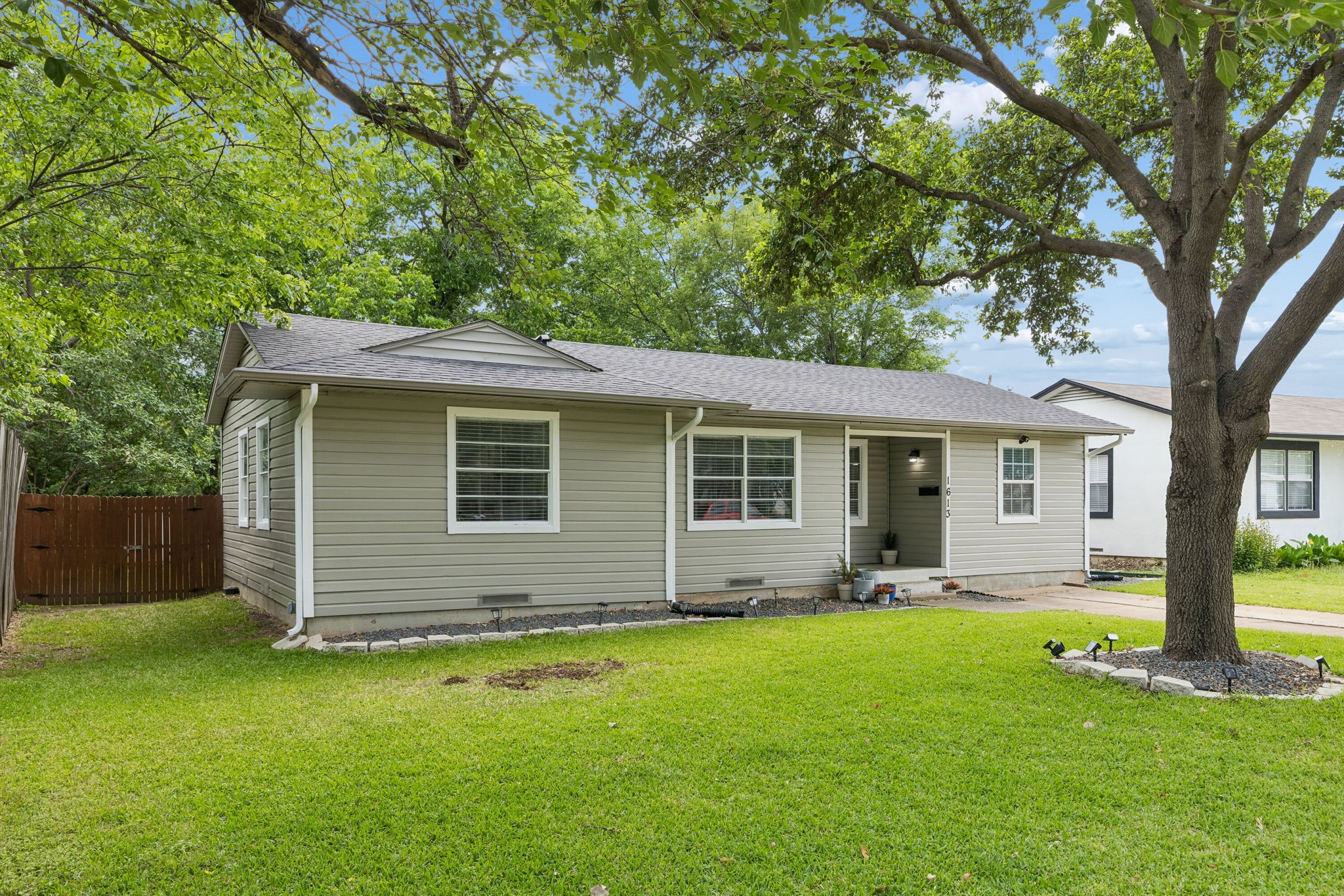 1613 Dale Place