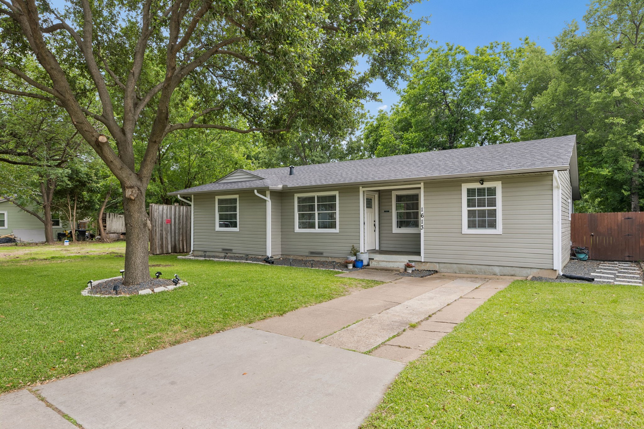 1613 Dale Place