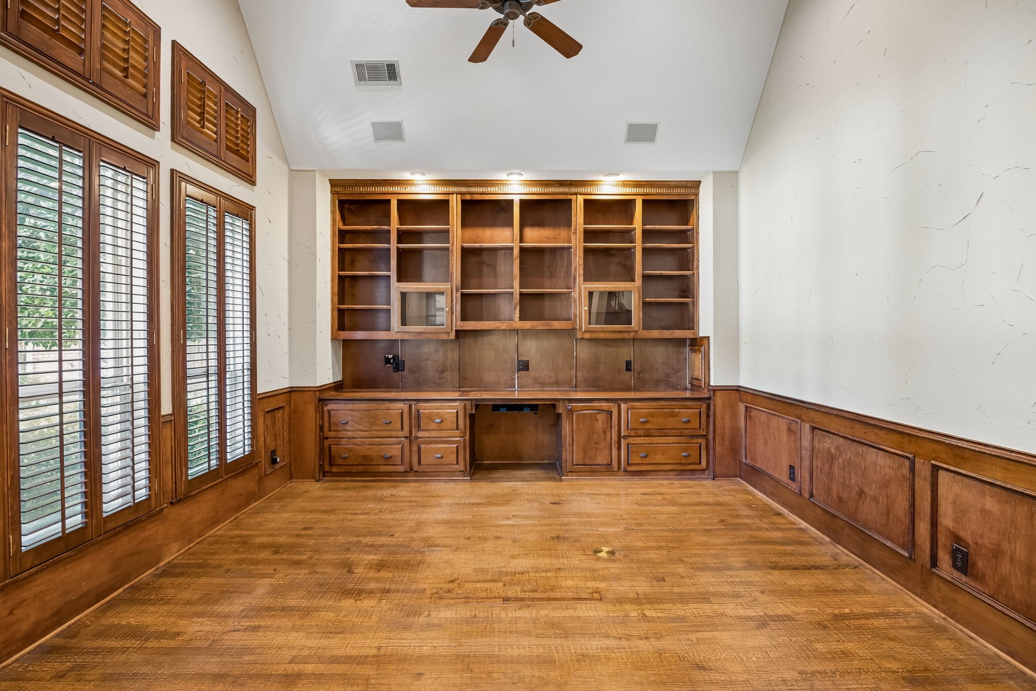 4815 Aurora Court