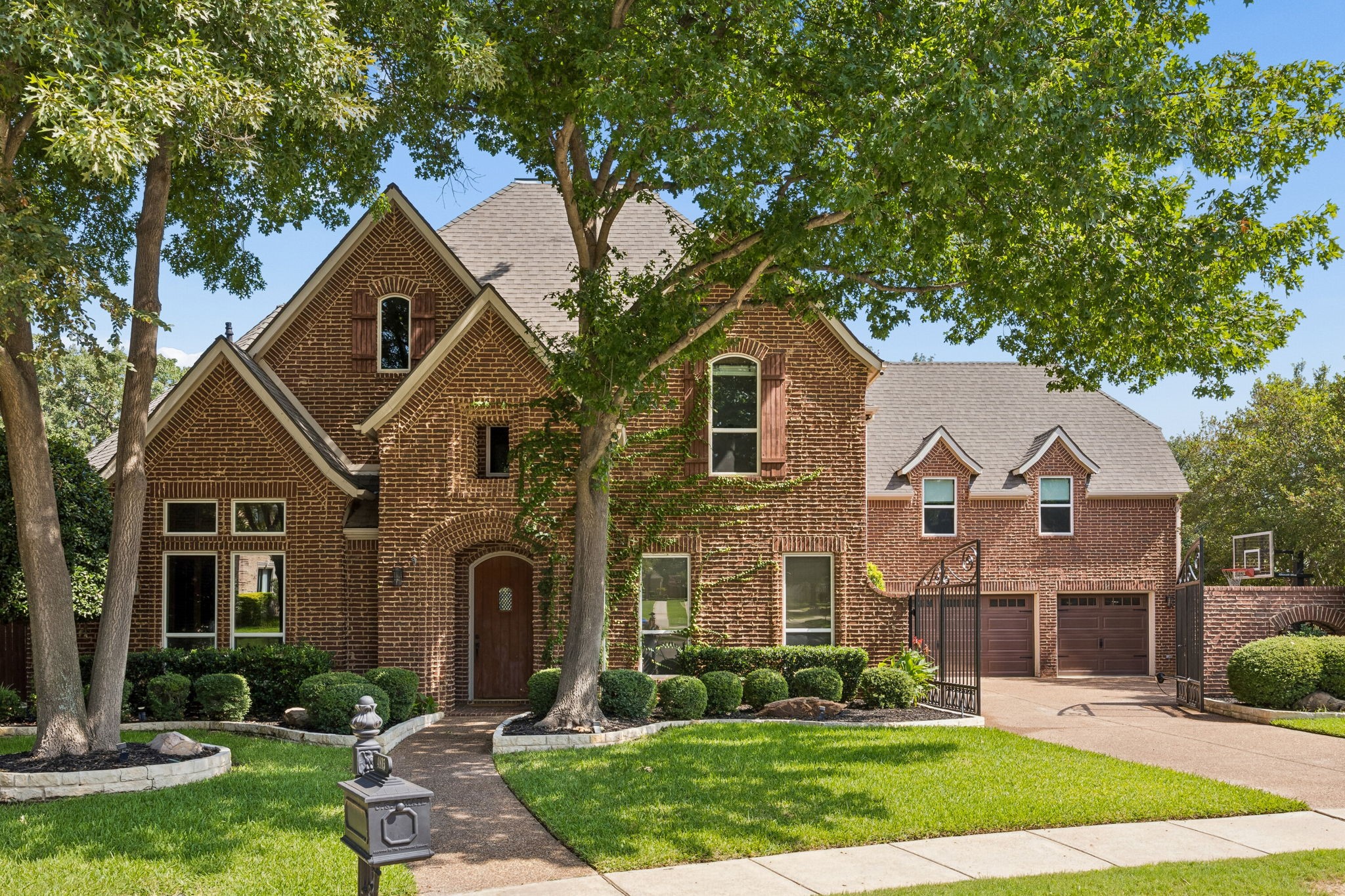 4815 Aurora Court