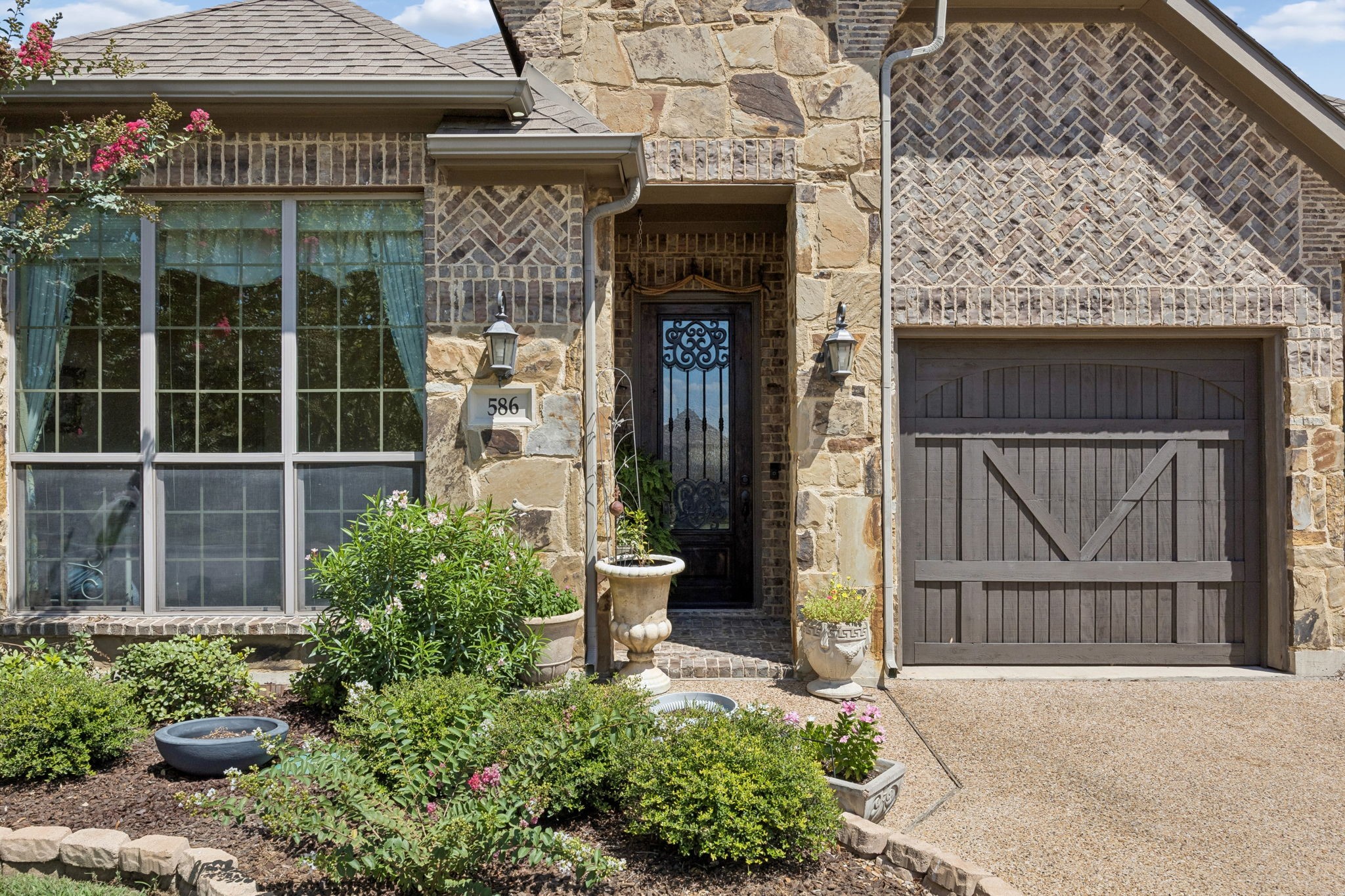586 Bordeaux Drive