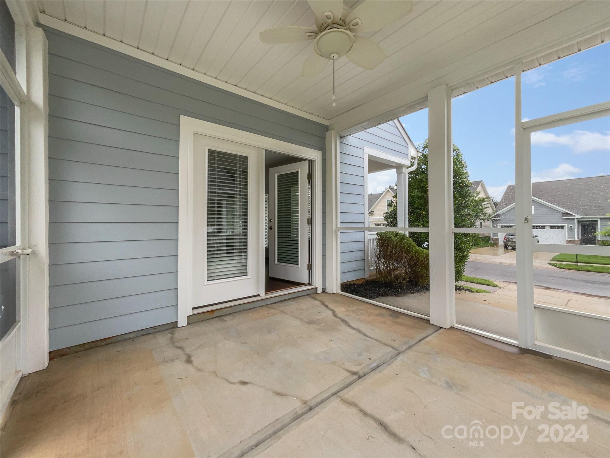 24589 Blue Heron Circle