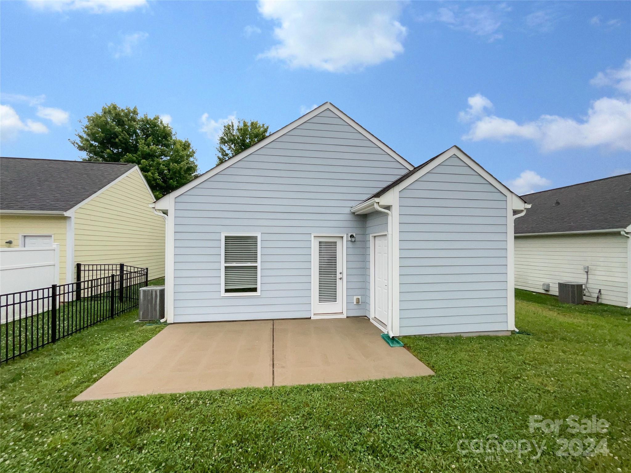 24589 Blue Heron Circle
