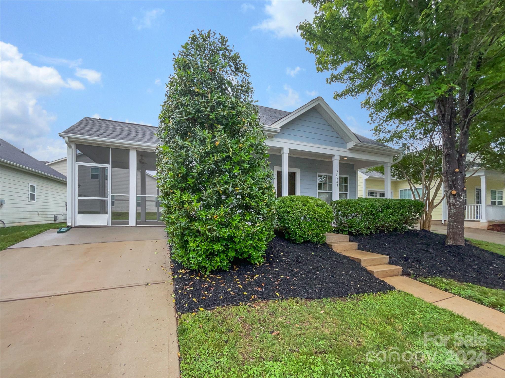 24589 Blue Heron Circle