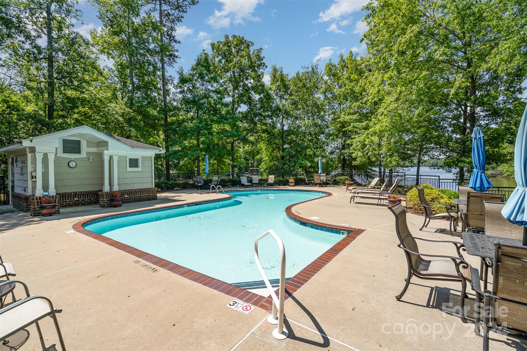 749 Peninsula Drive