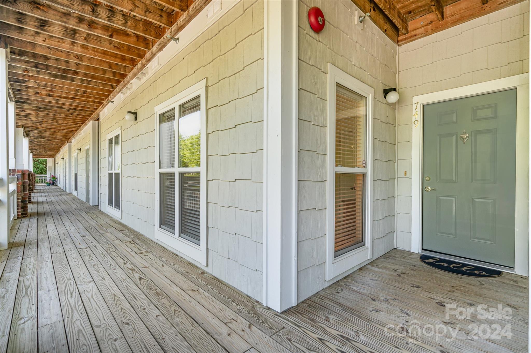 749 Peninsula Drive