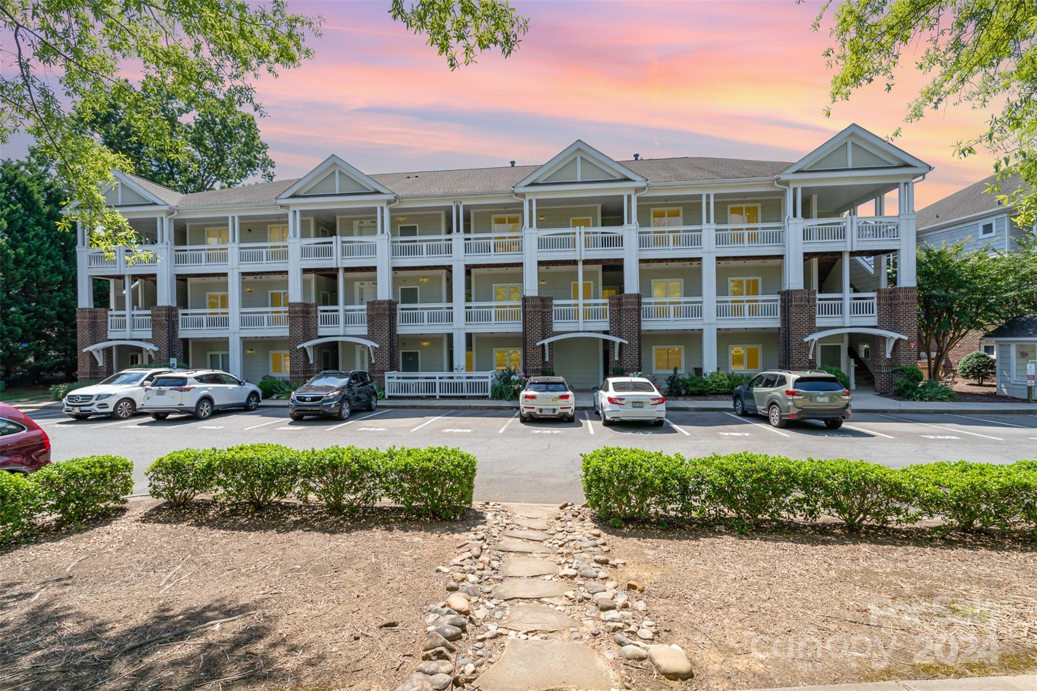 749 Peninsula Drive