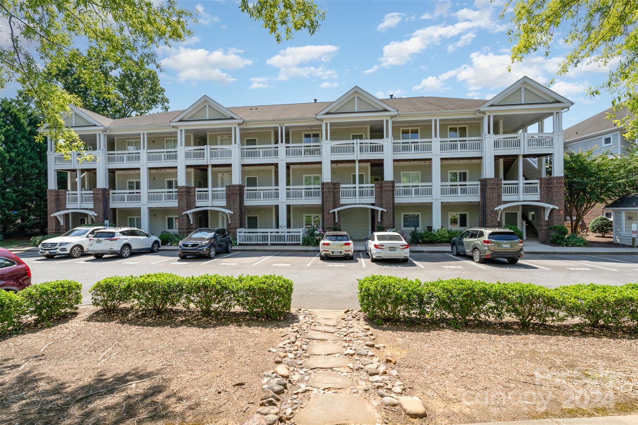 749 Peninsula Drive