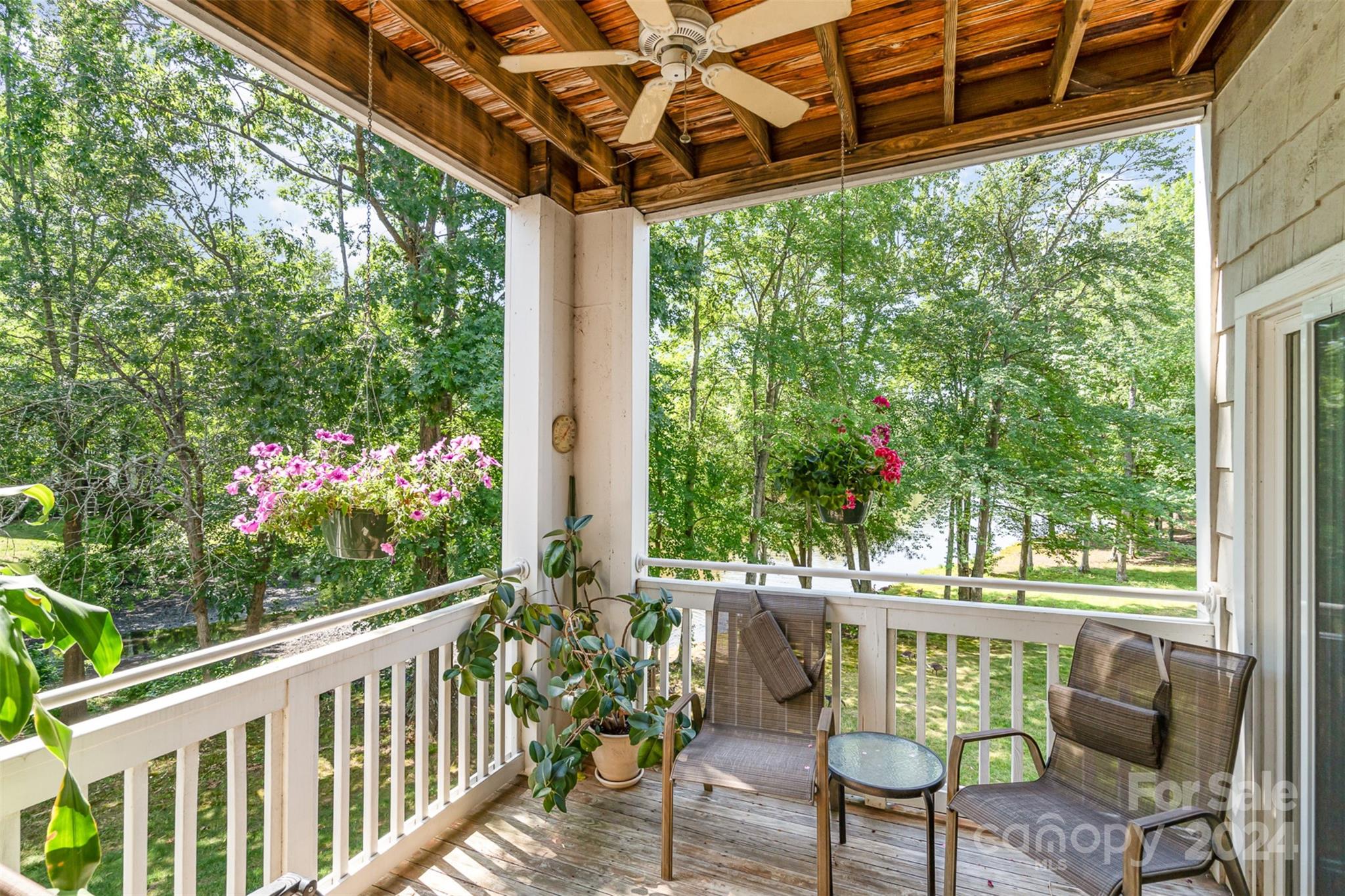 749 Peninsula Drive