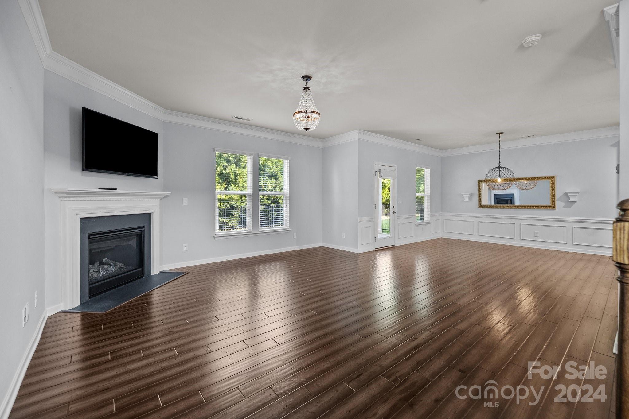 6044 Union Pacific Avenue