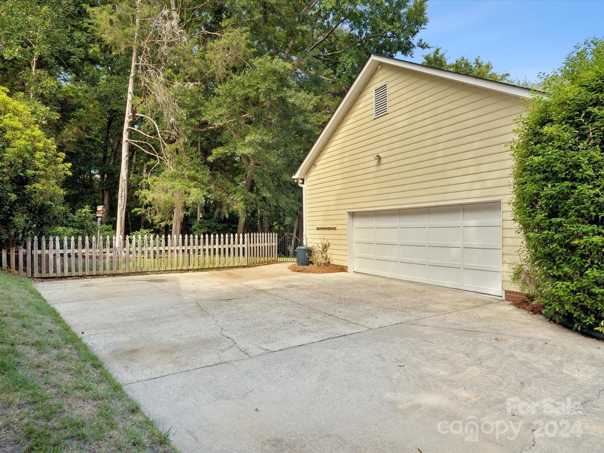 5332 Hillingdon Road