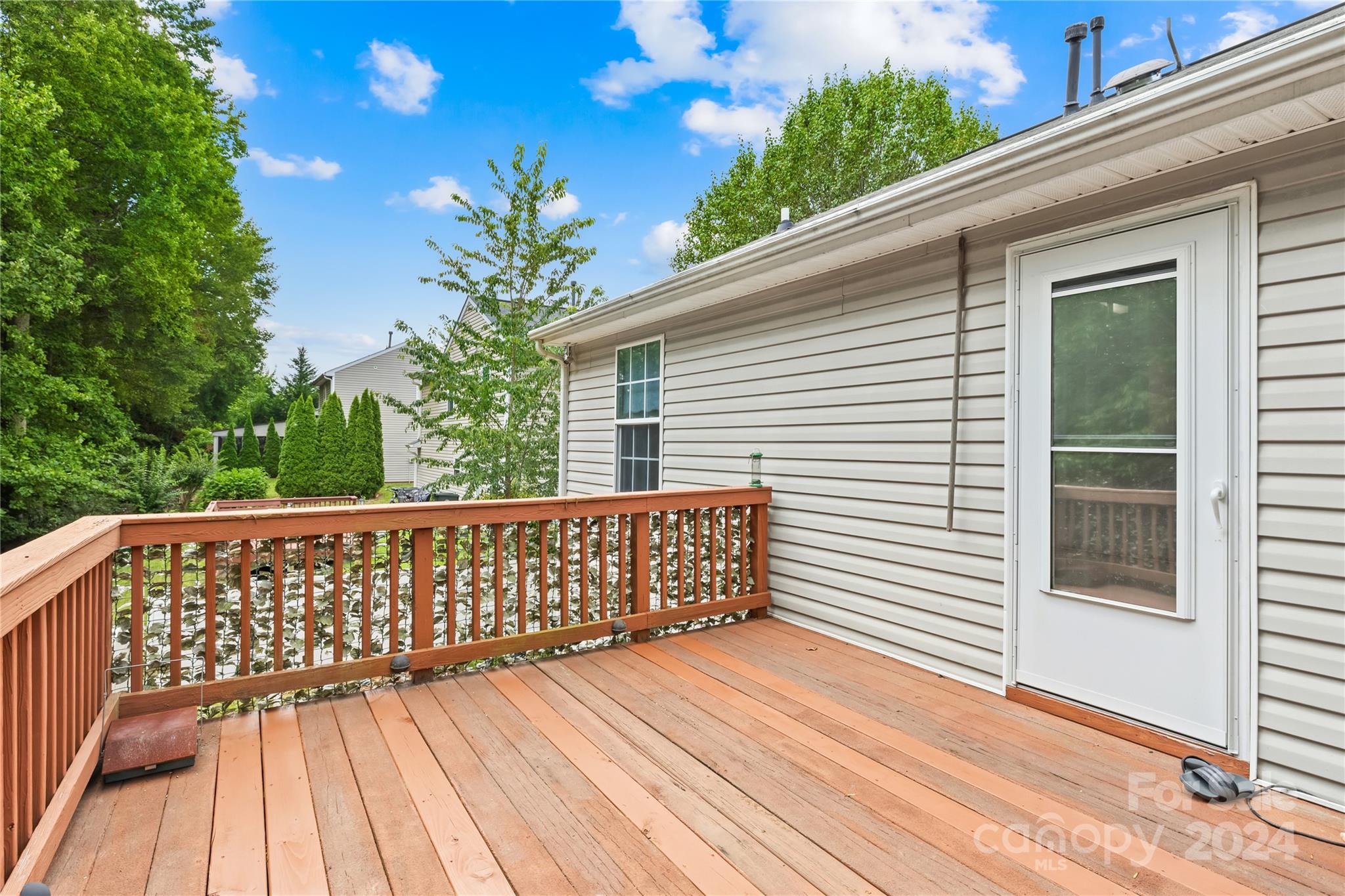 518 River View Drive