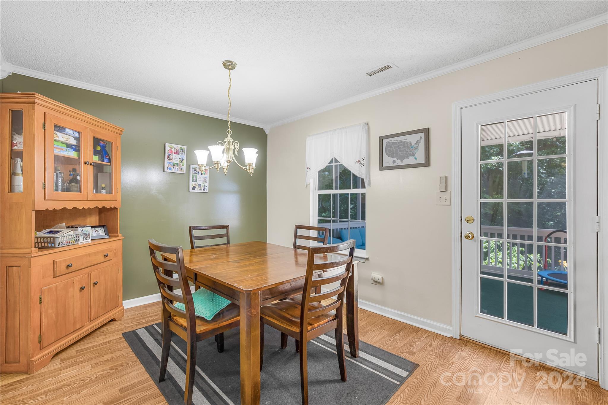 518 River View Drive