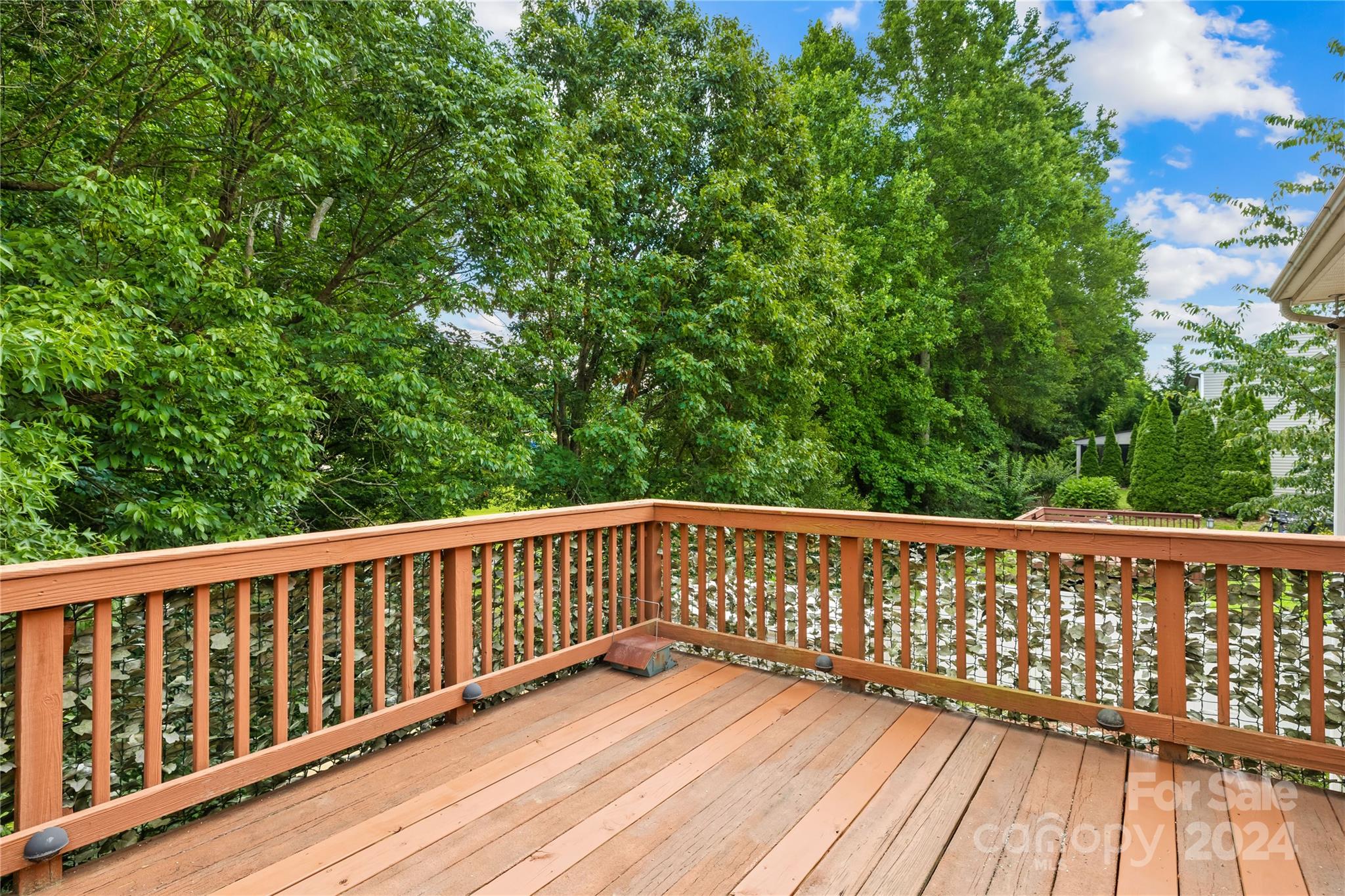 518 River View Drive