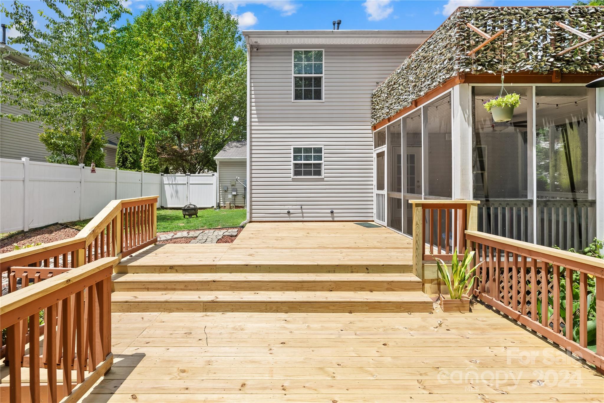 518 River View Drive