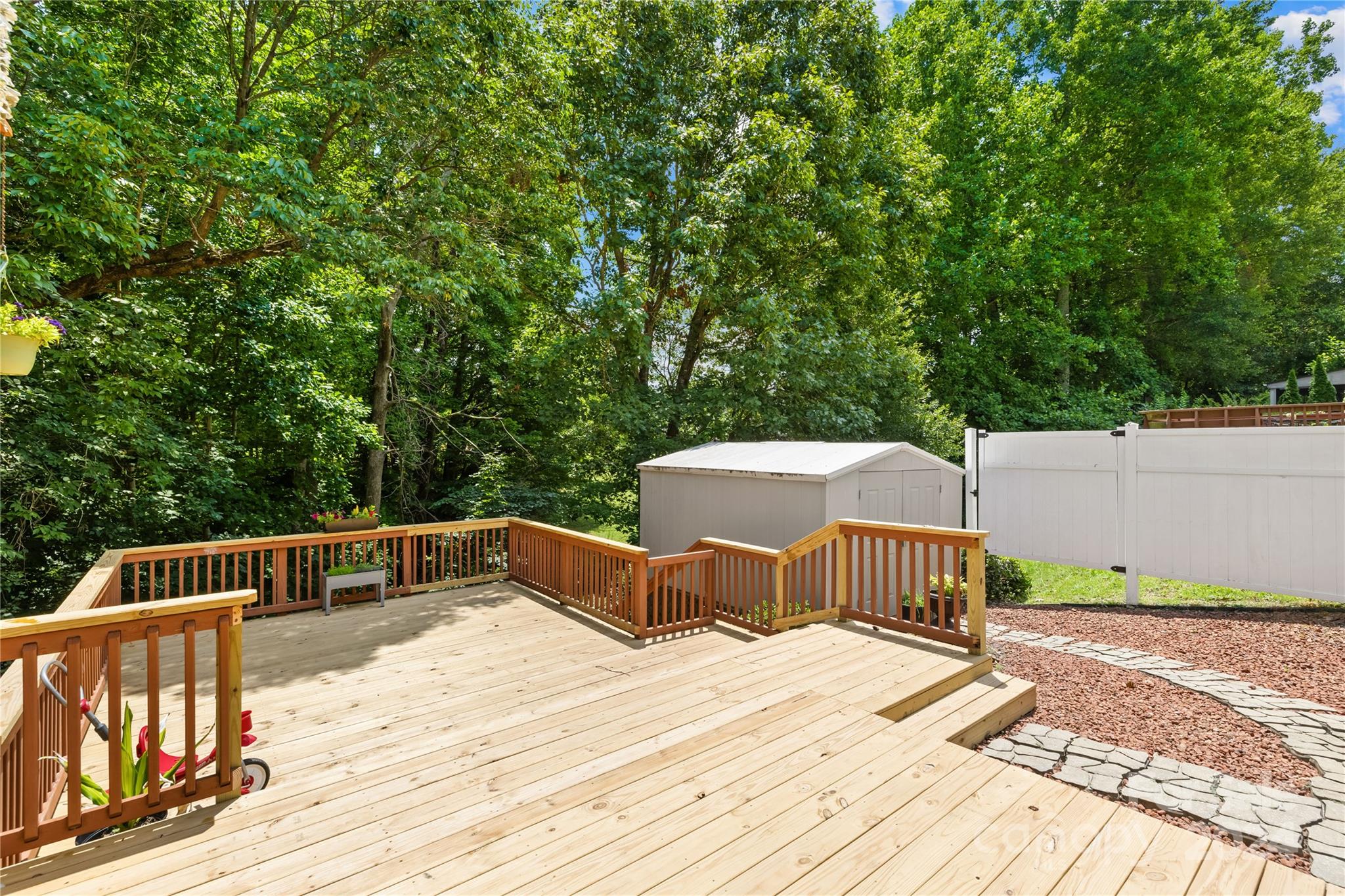 518 River View Drive