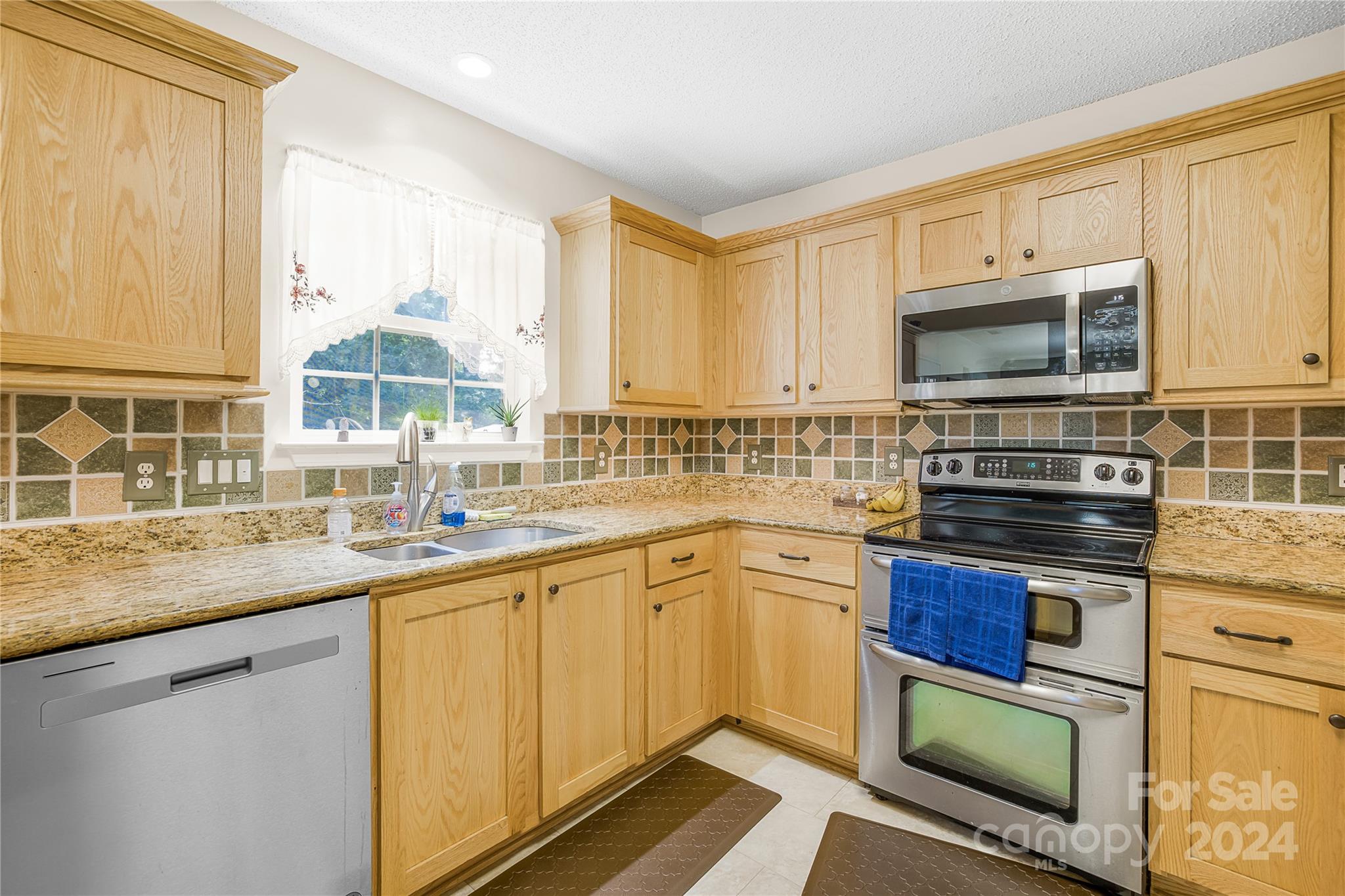 518 River View Drive