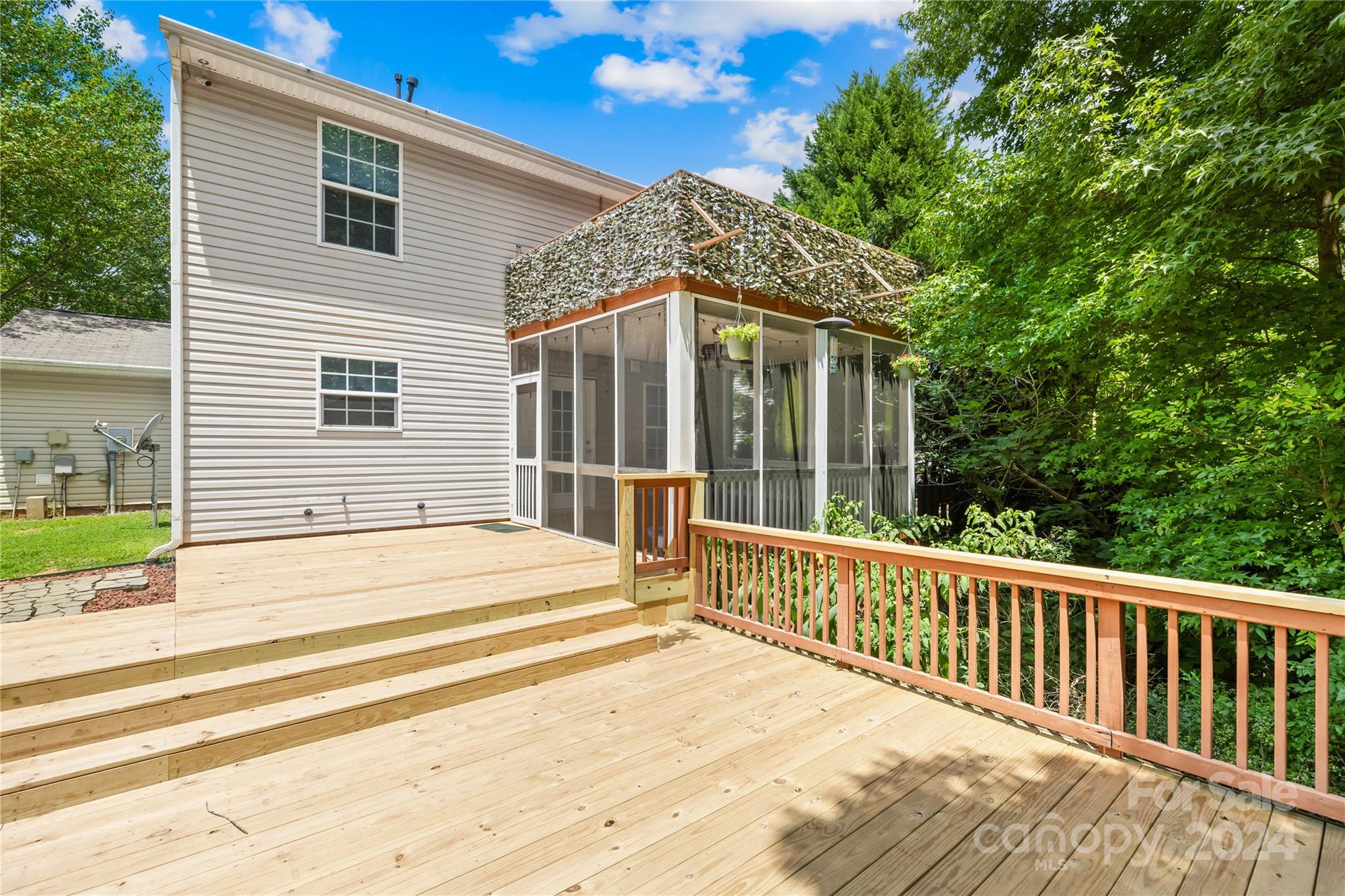 518 River View Drive