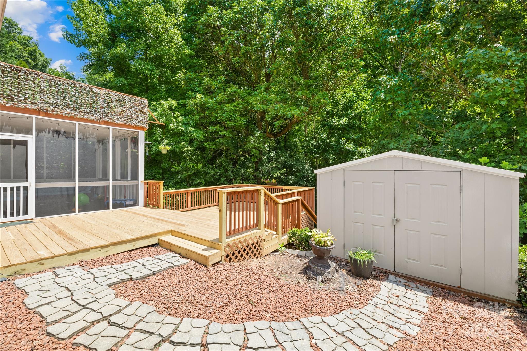 518 River View Drive