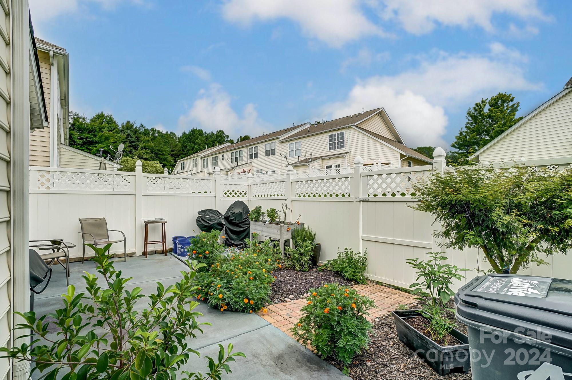 520 Bent Leaf Court Unit: 8