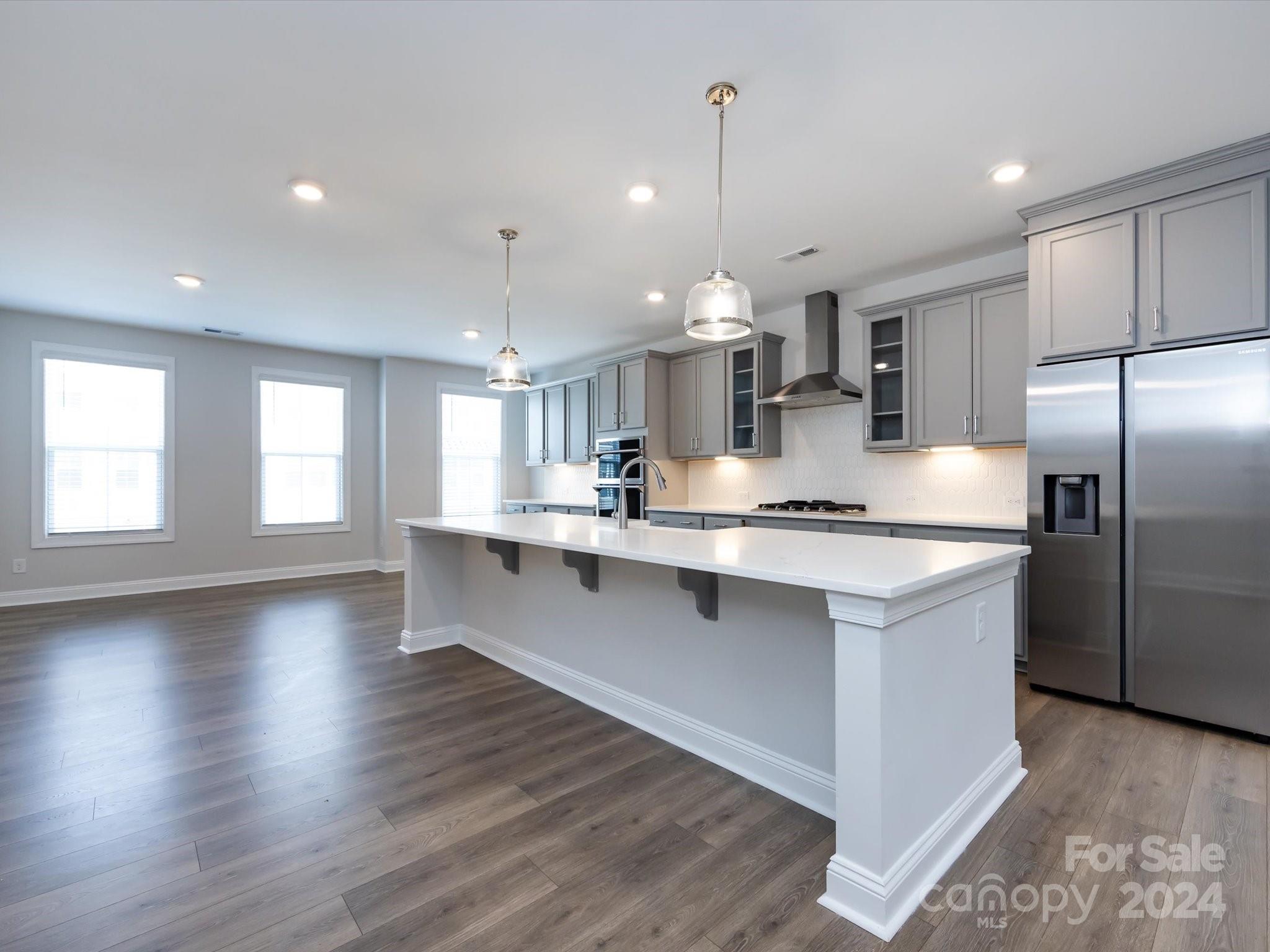 2642 Roseglen Lane