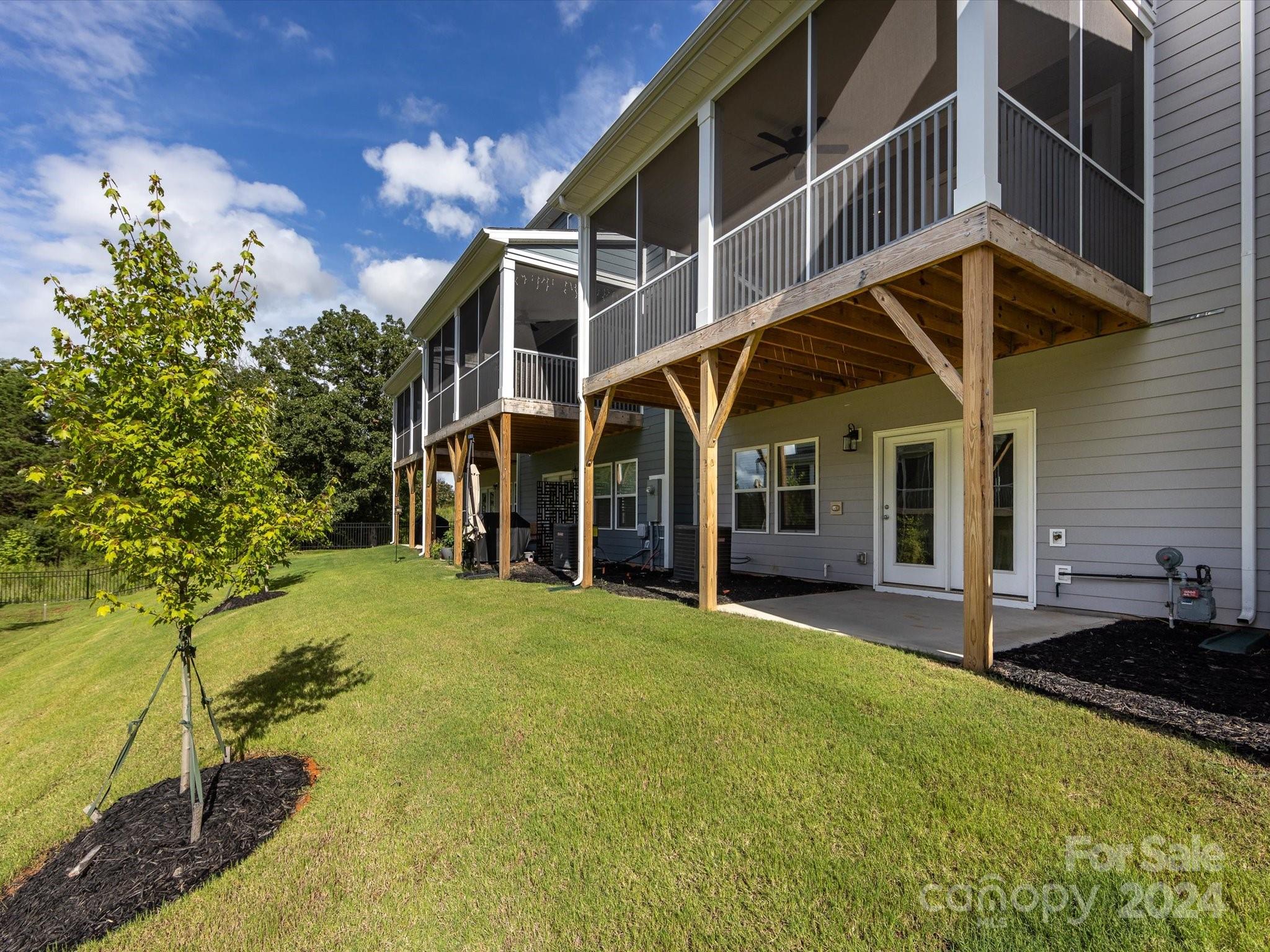 2642 Roseglen Lane