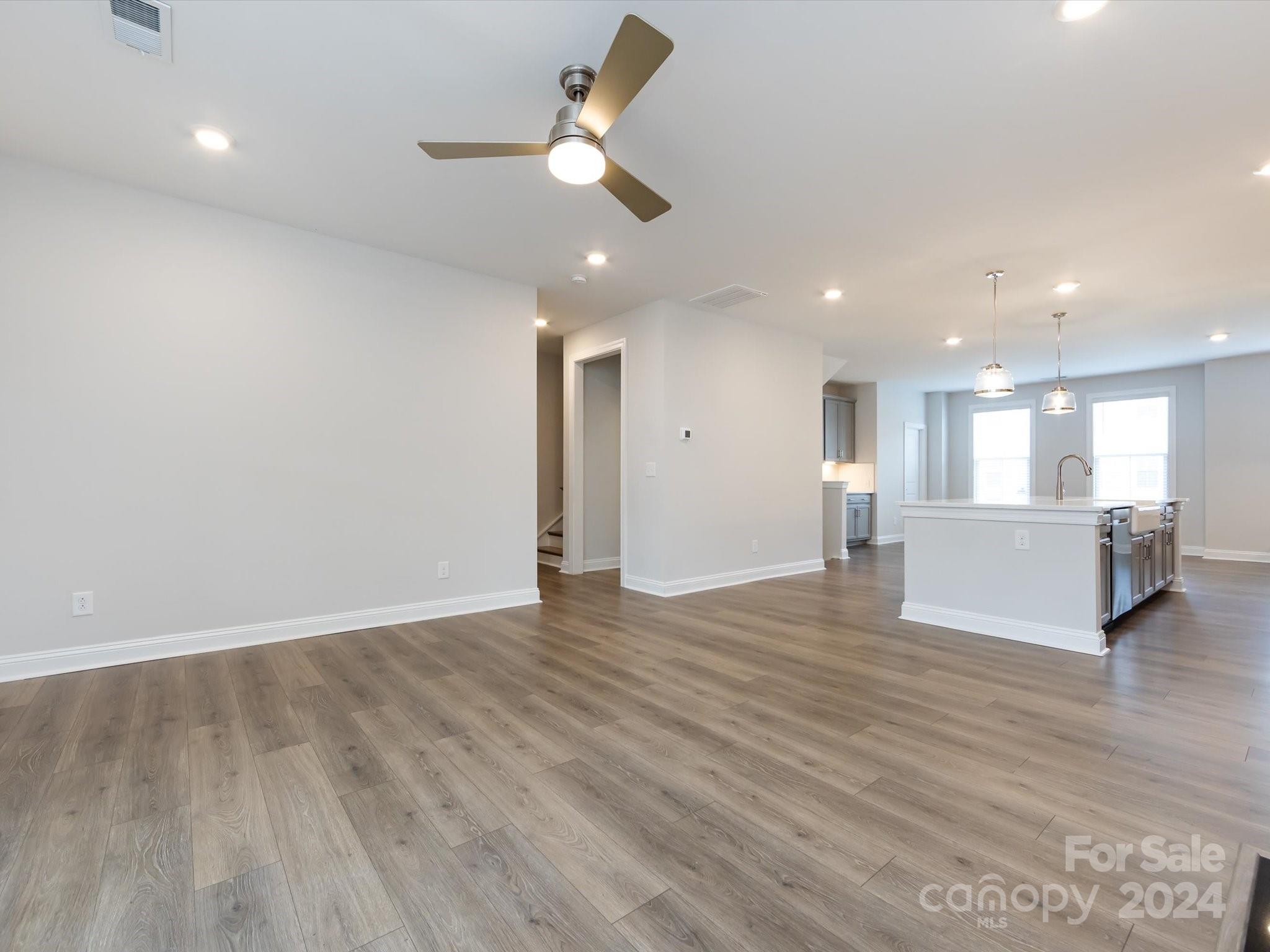 2642 Roseglen Lane