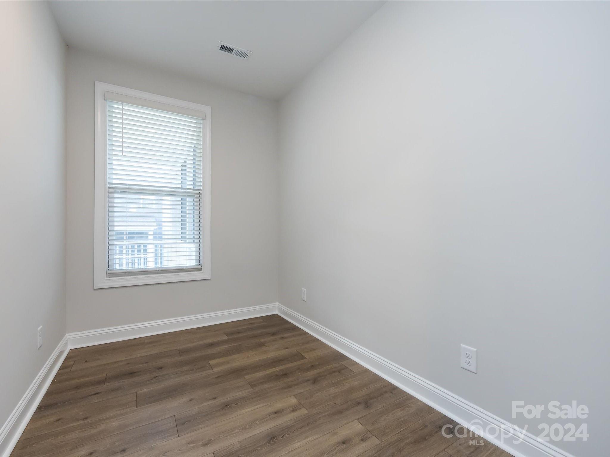 2642 Roseglen Lane