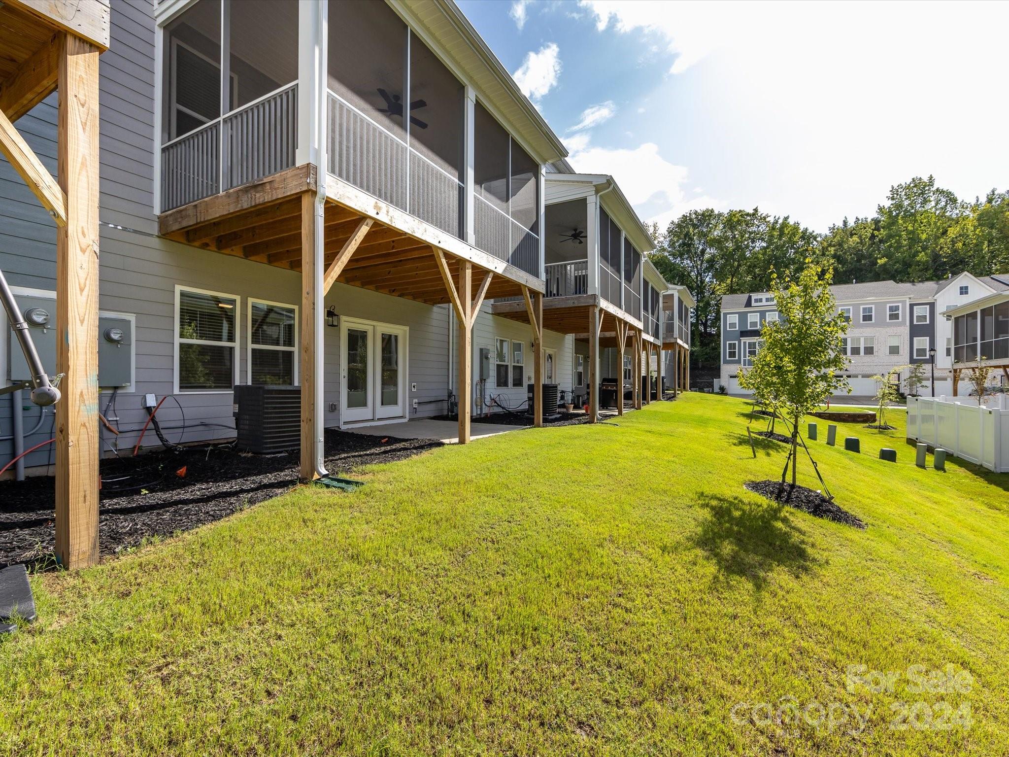 2642 Roseglen Lane