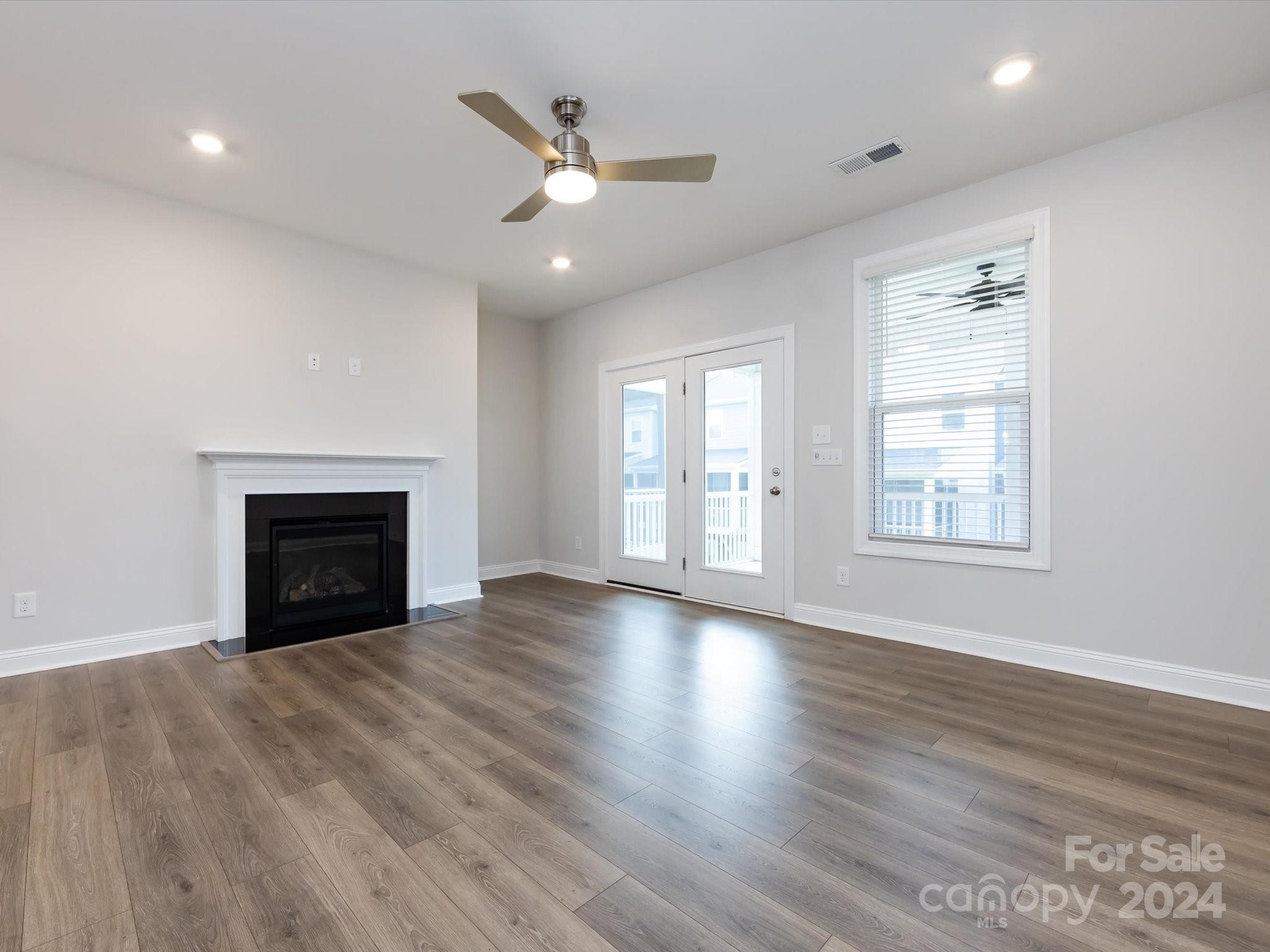 2642 Roseglen Lane