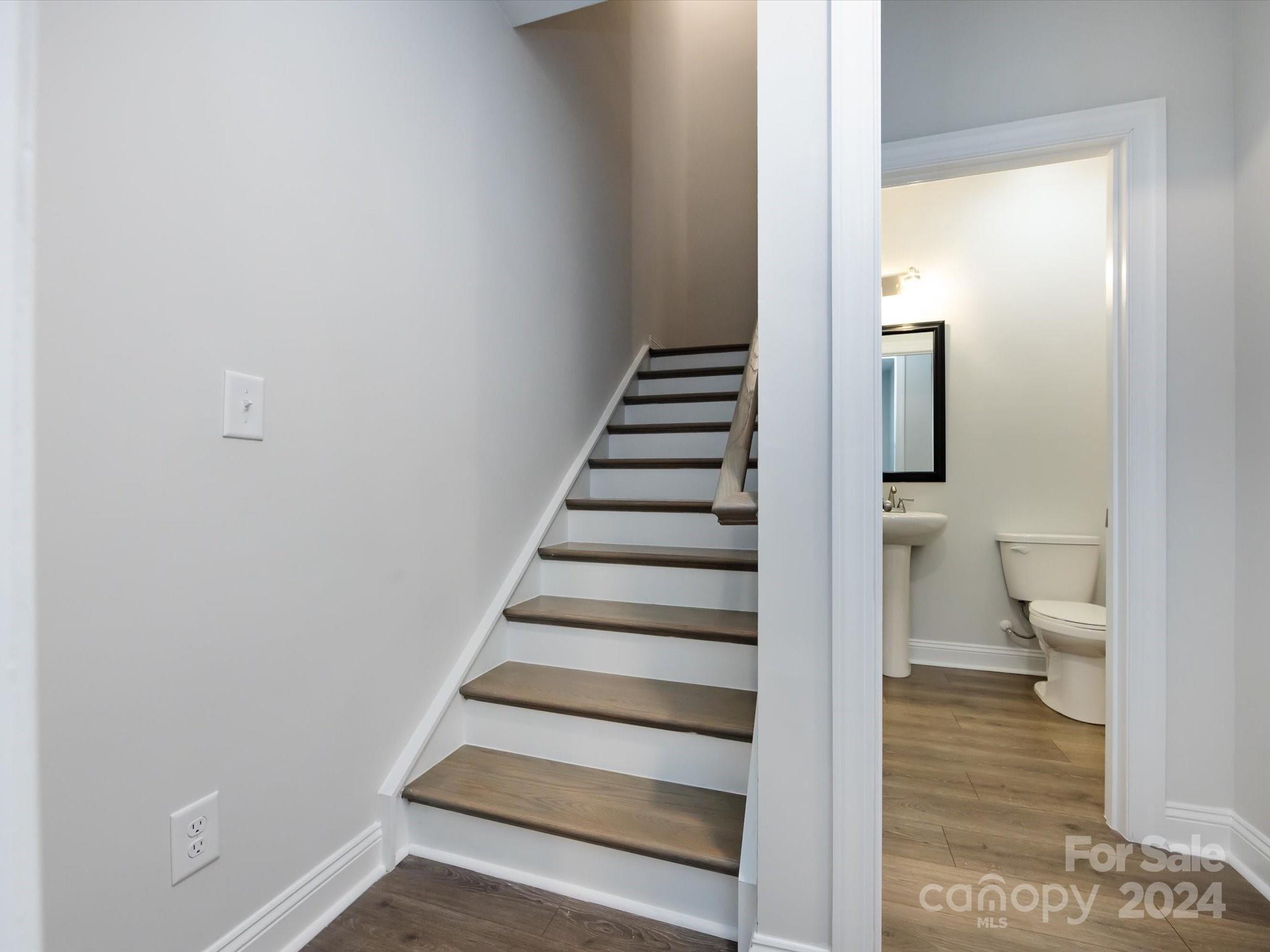 2642 Roseglen Lane