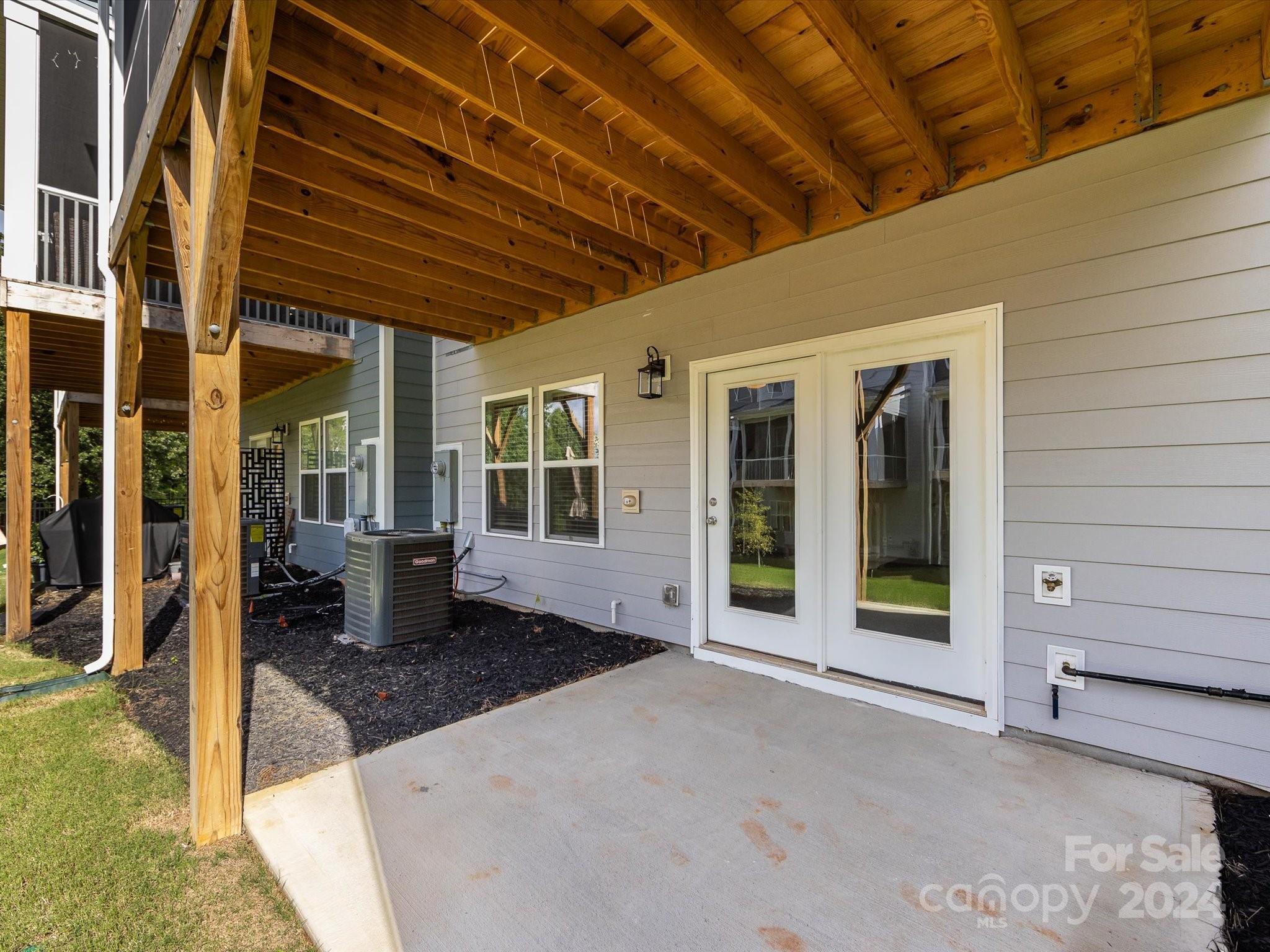 2642 Roseglen Lane