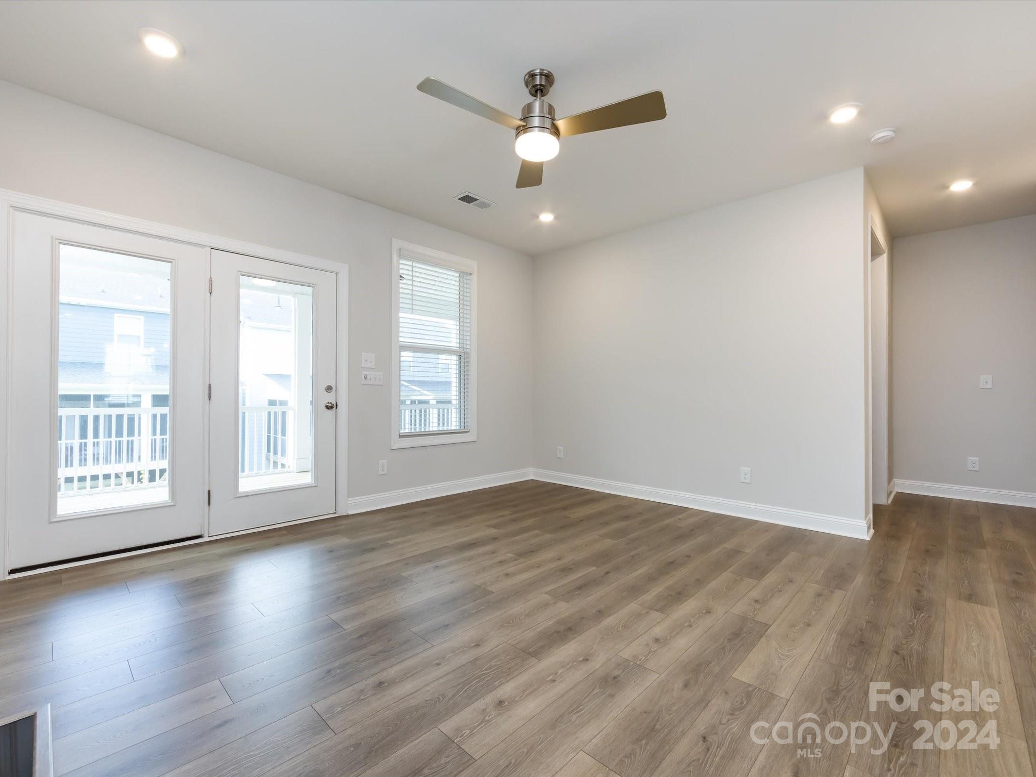 2642 Roseglen Lane