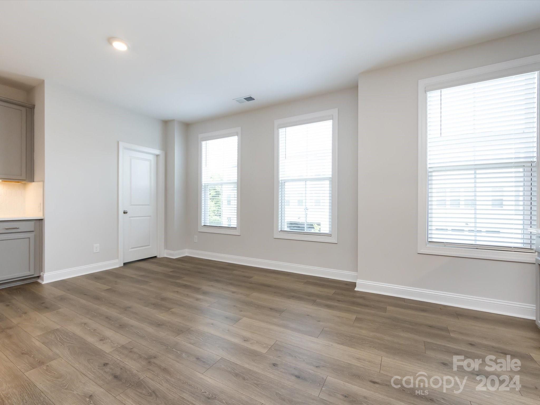 2642 Roseglen Lane