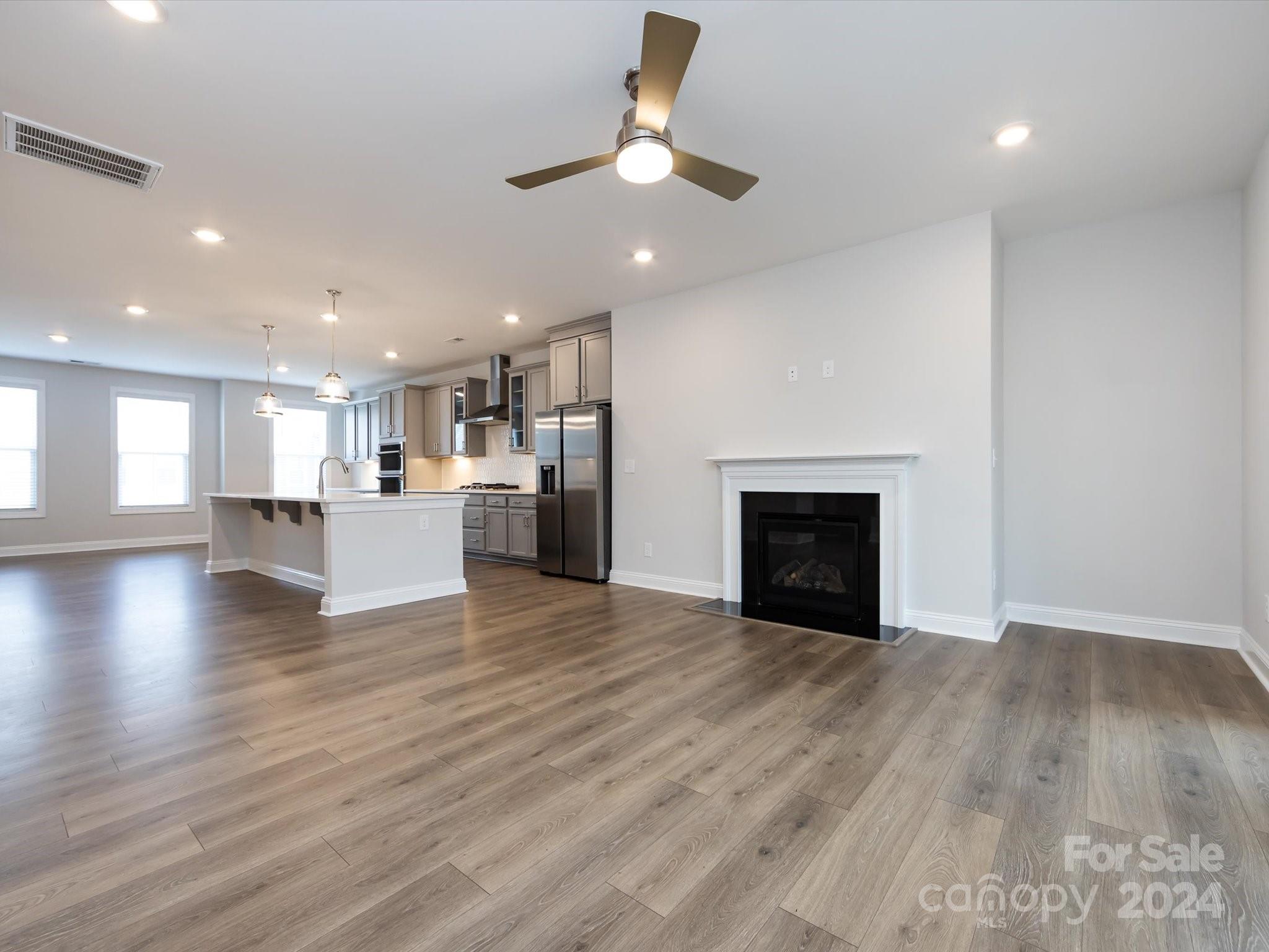 2642 Roseglen Lane