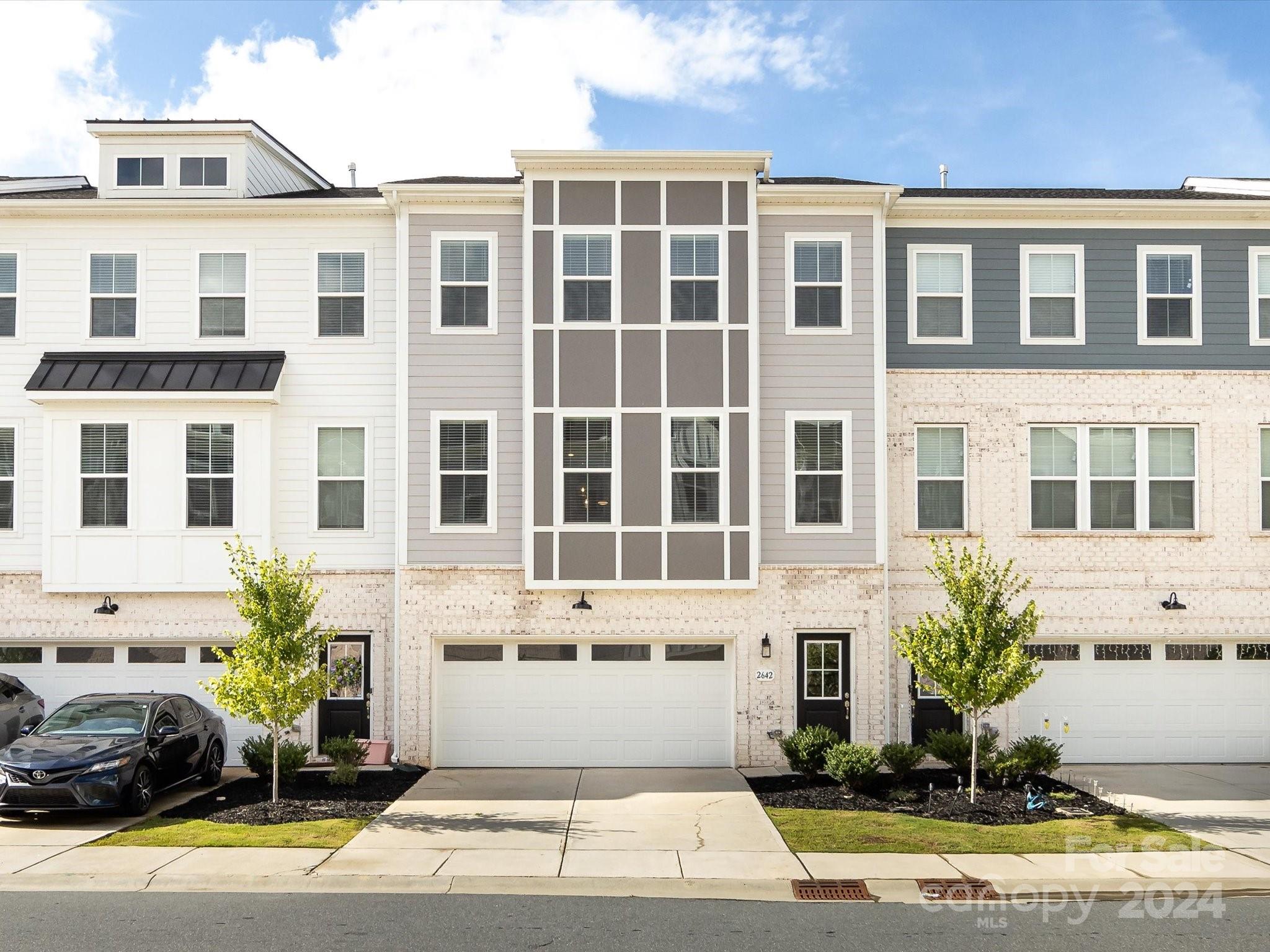 2642 Roseglen Lane