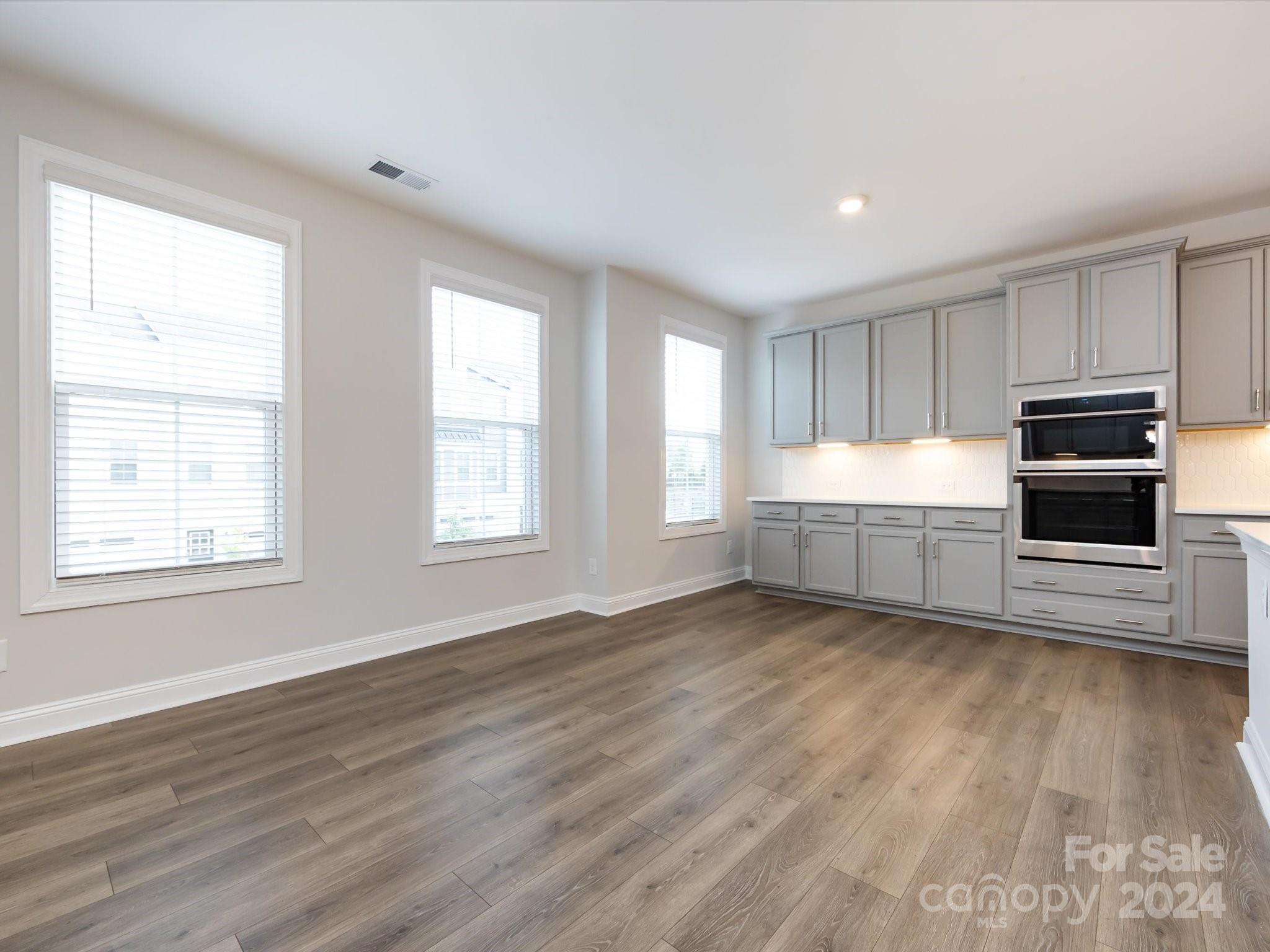2642 Roseglen Lane