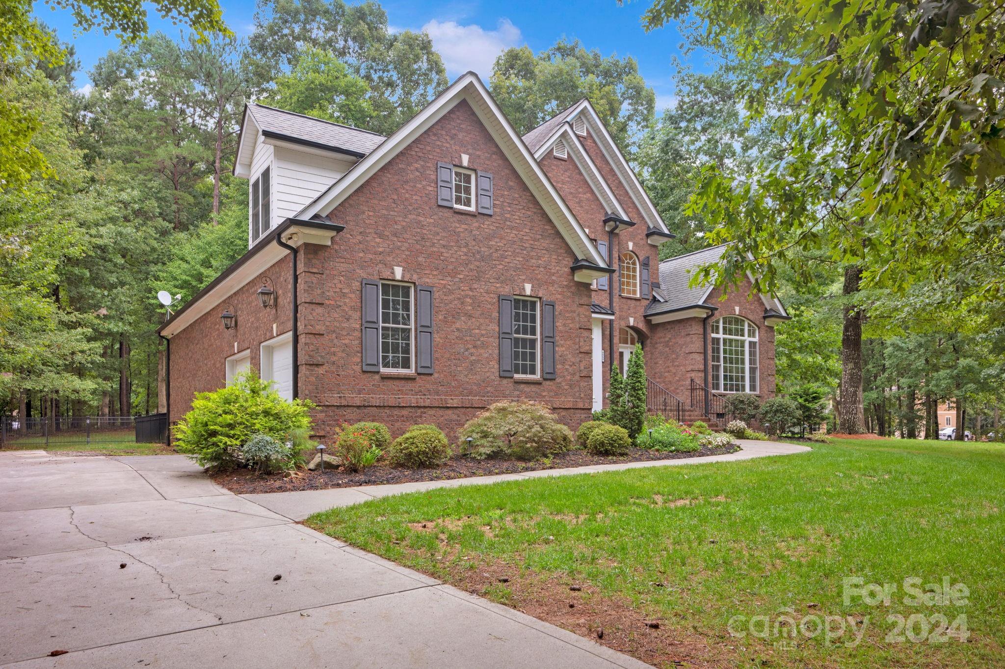 4660 Sawgrass Court
