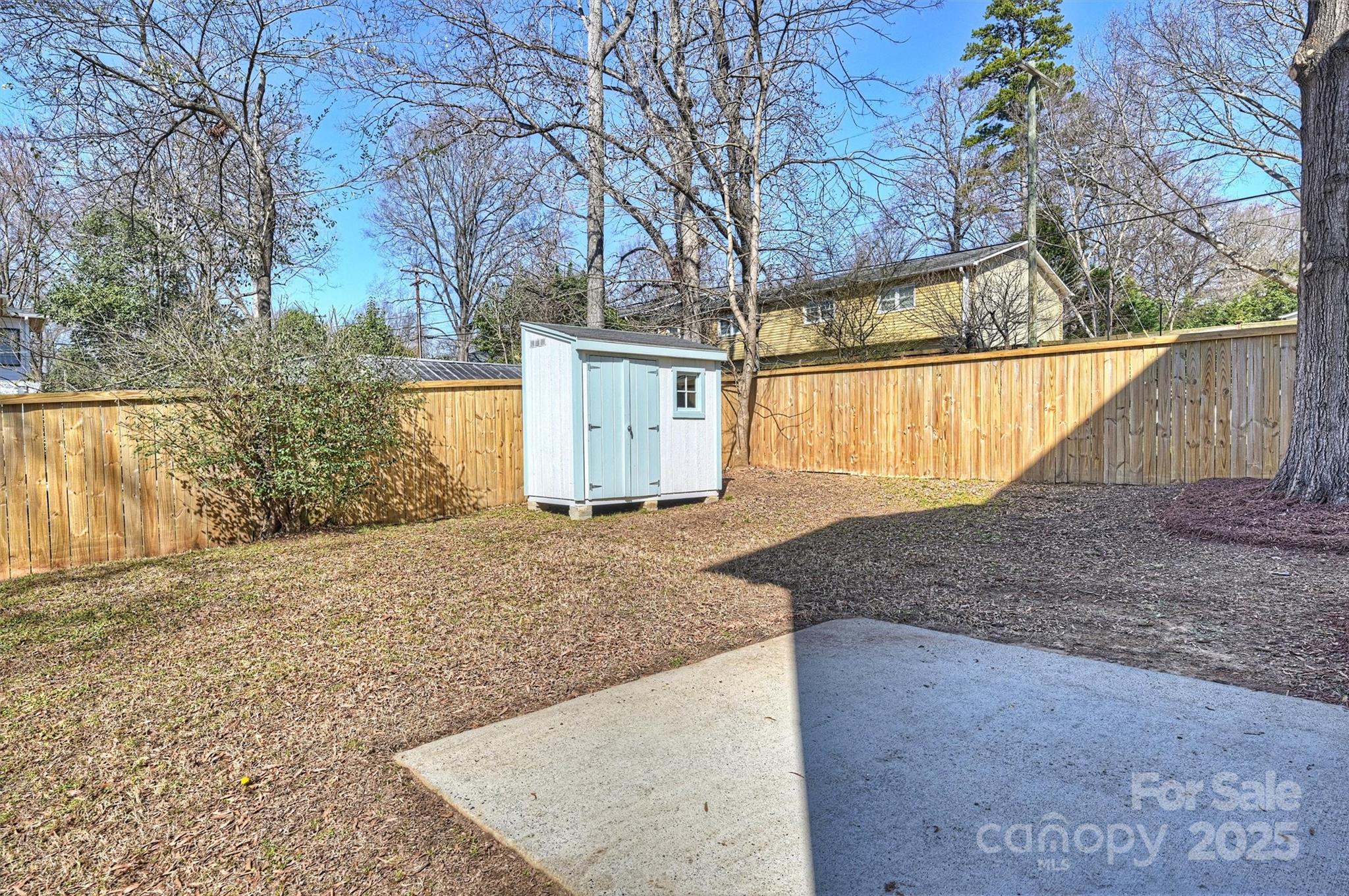 1211 Pinecrest Avenue
