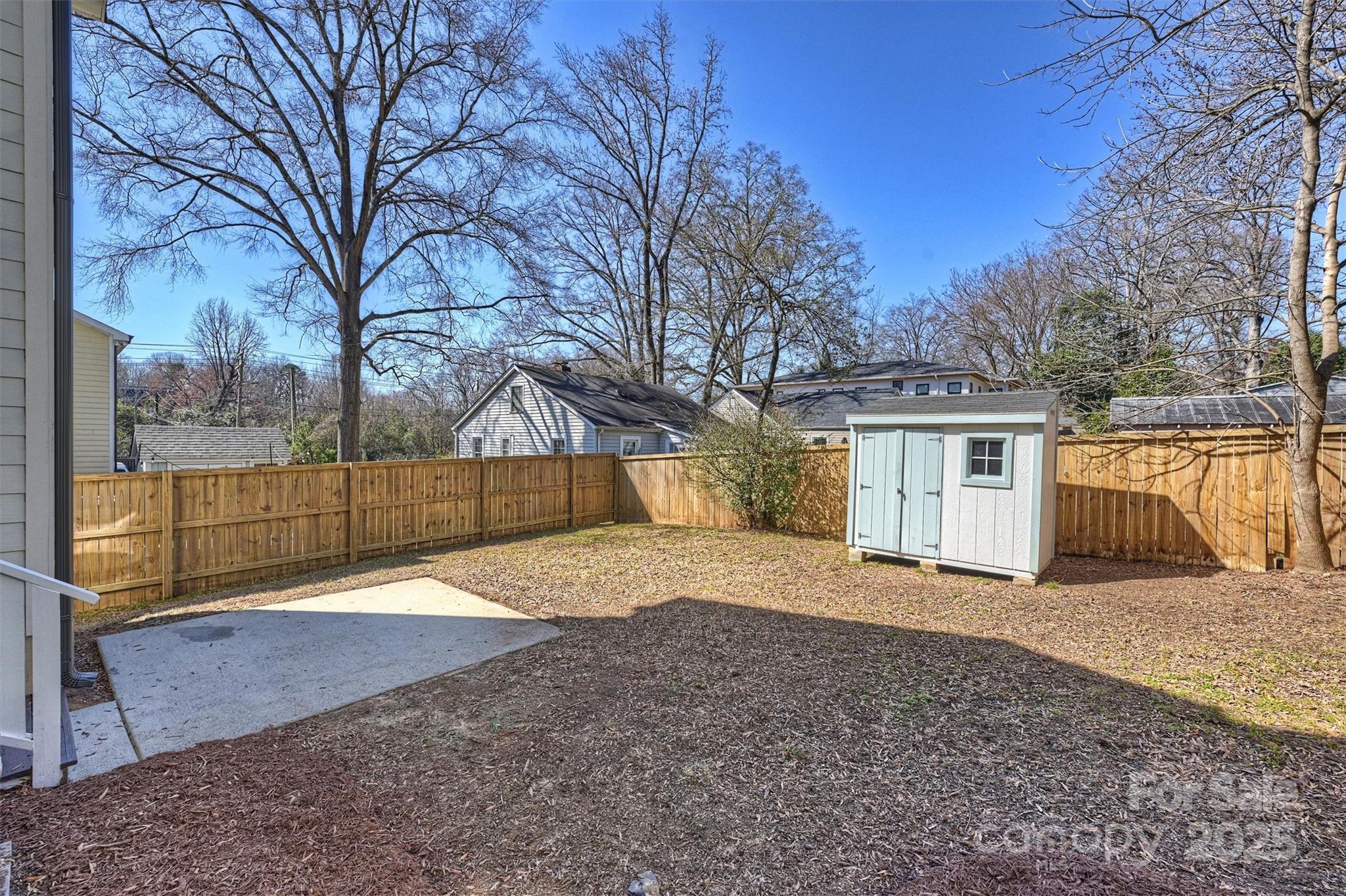 1211 Pinecrest Avenue