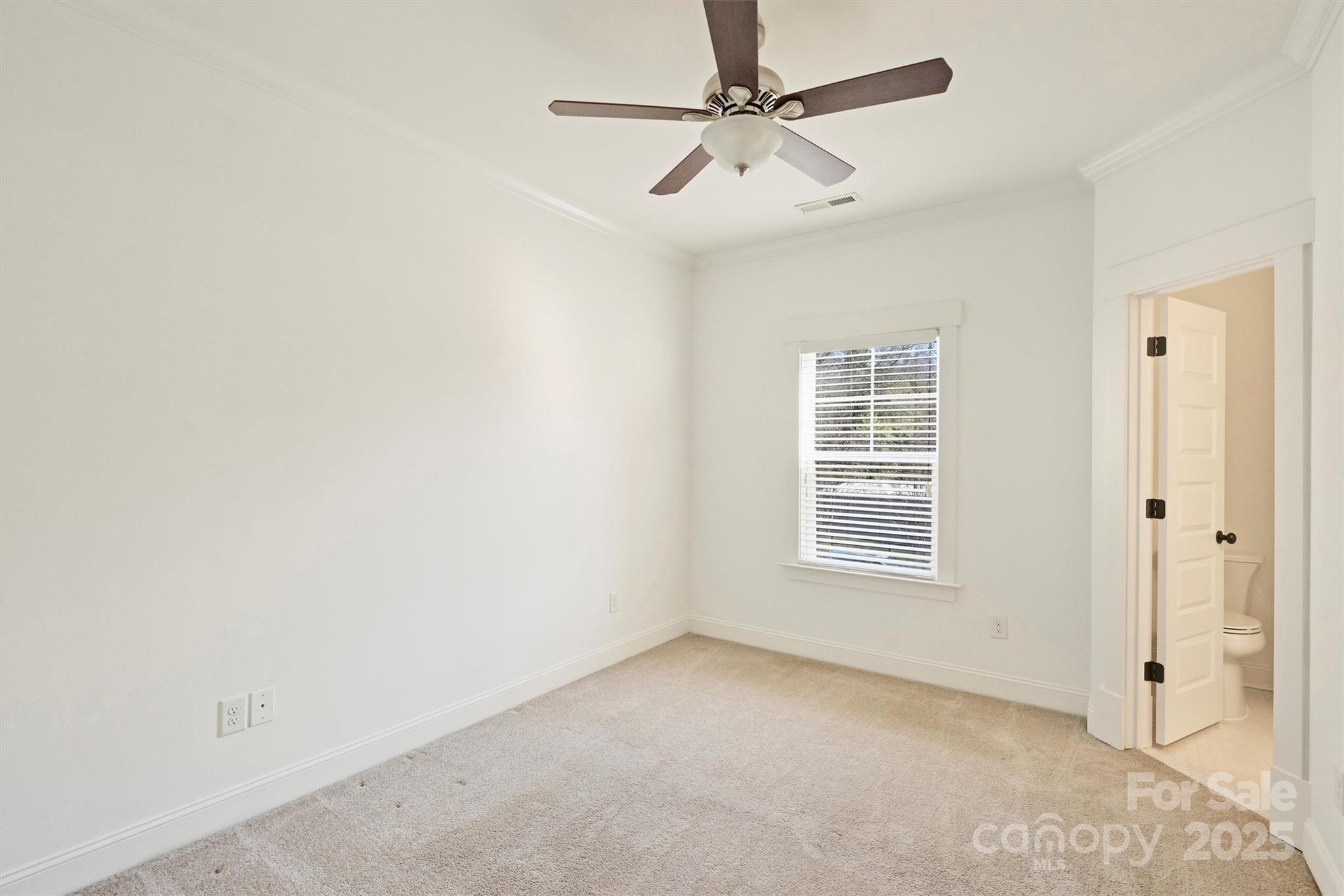 1211 Pinecrest Avenue