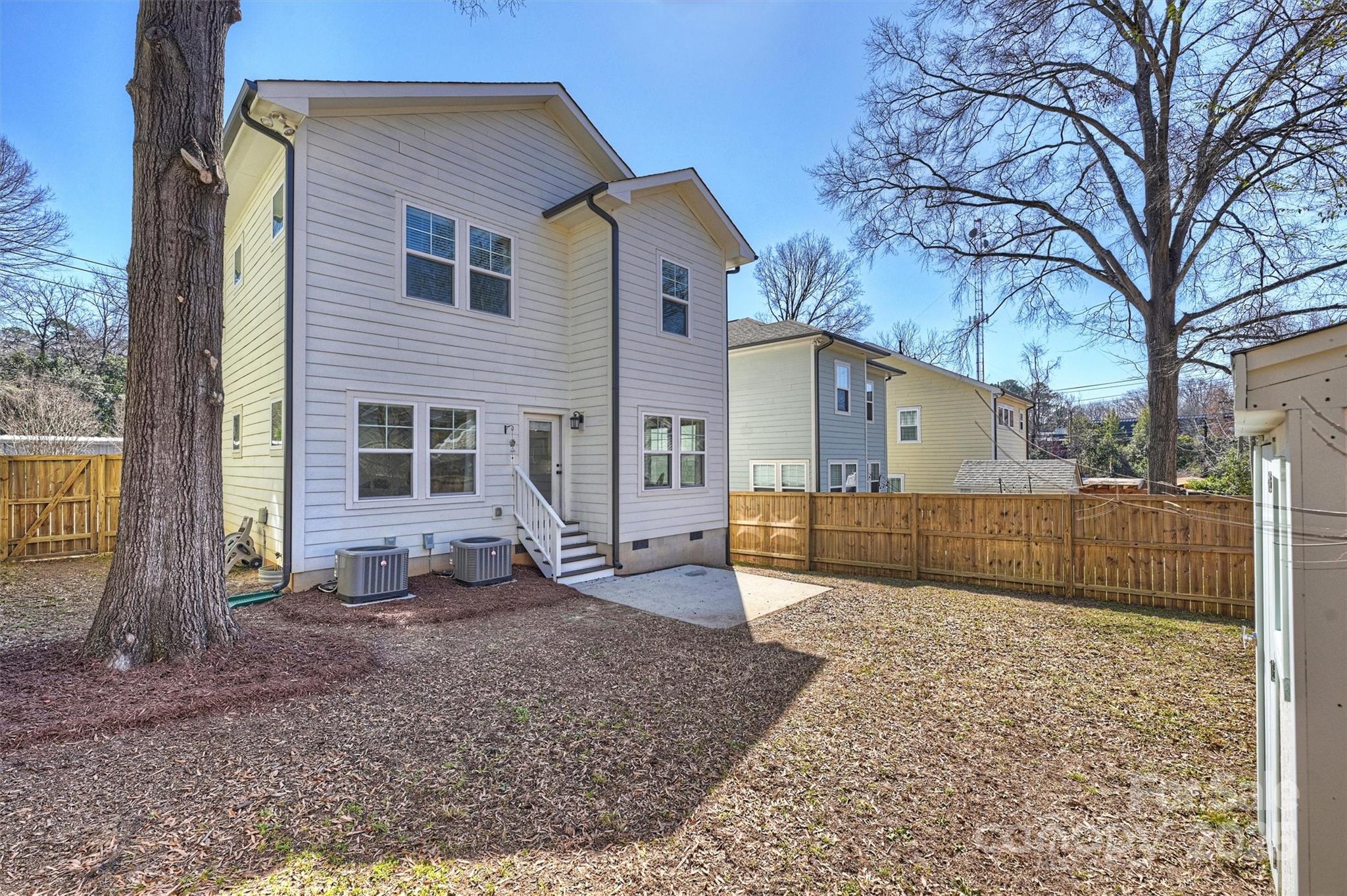 1211 Pinecrest Avenue