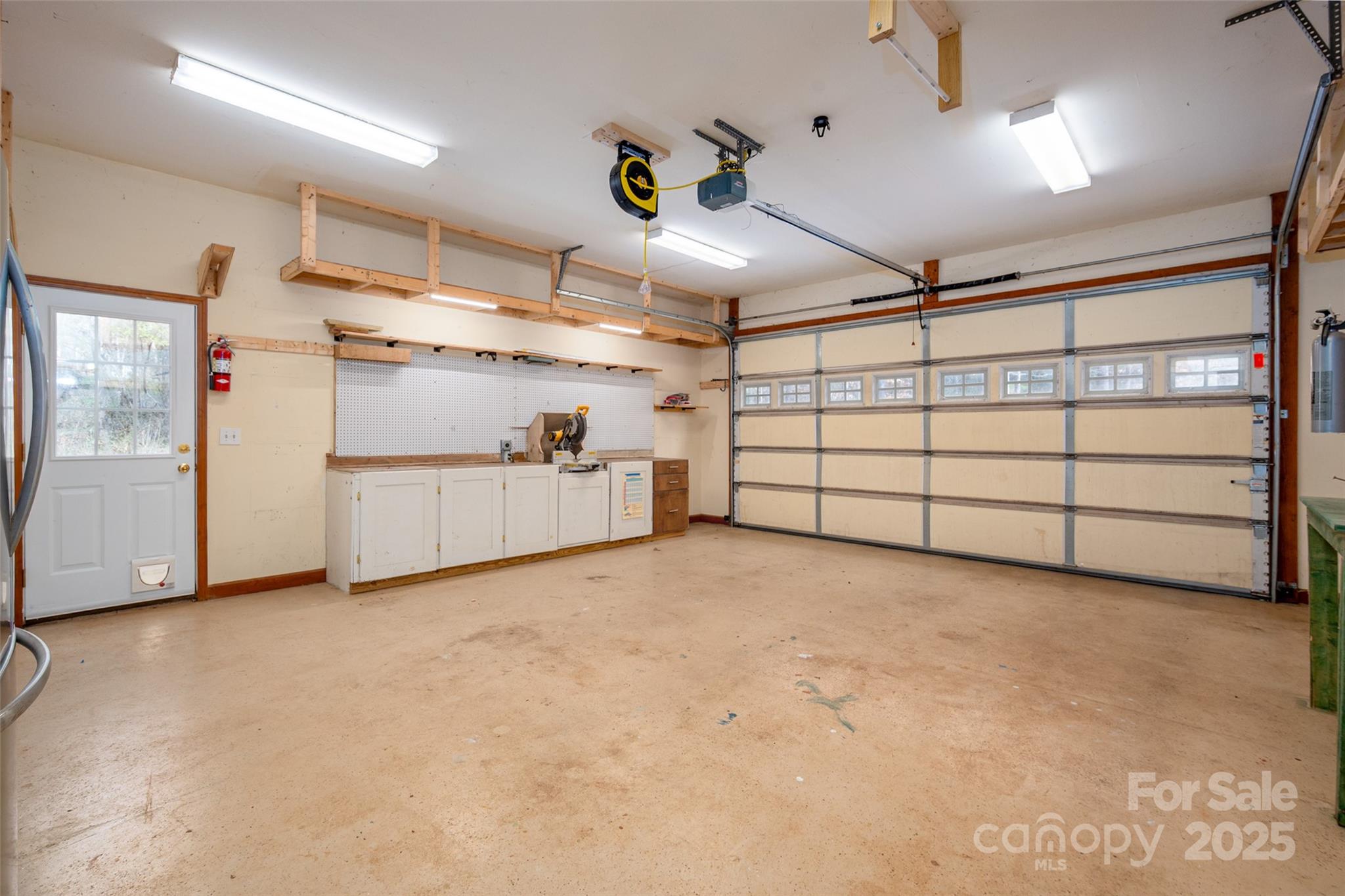 7512 Walkup Road