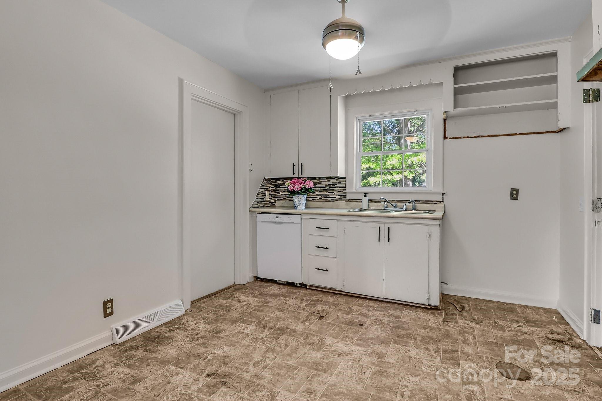 908 Dogwood Drive