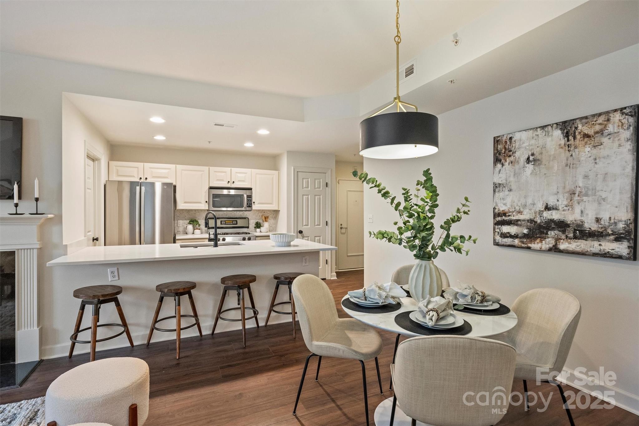718 W Trade Street Unit: 307