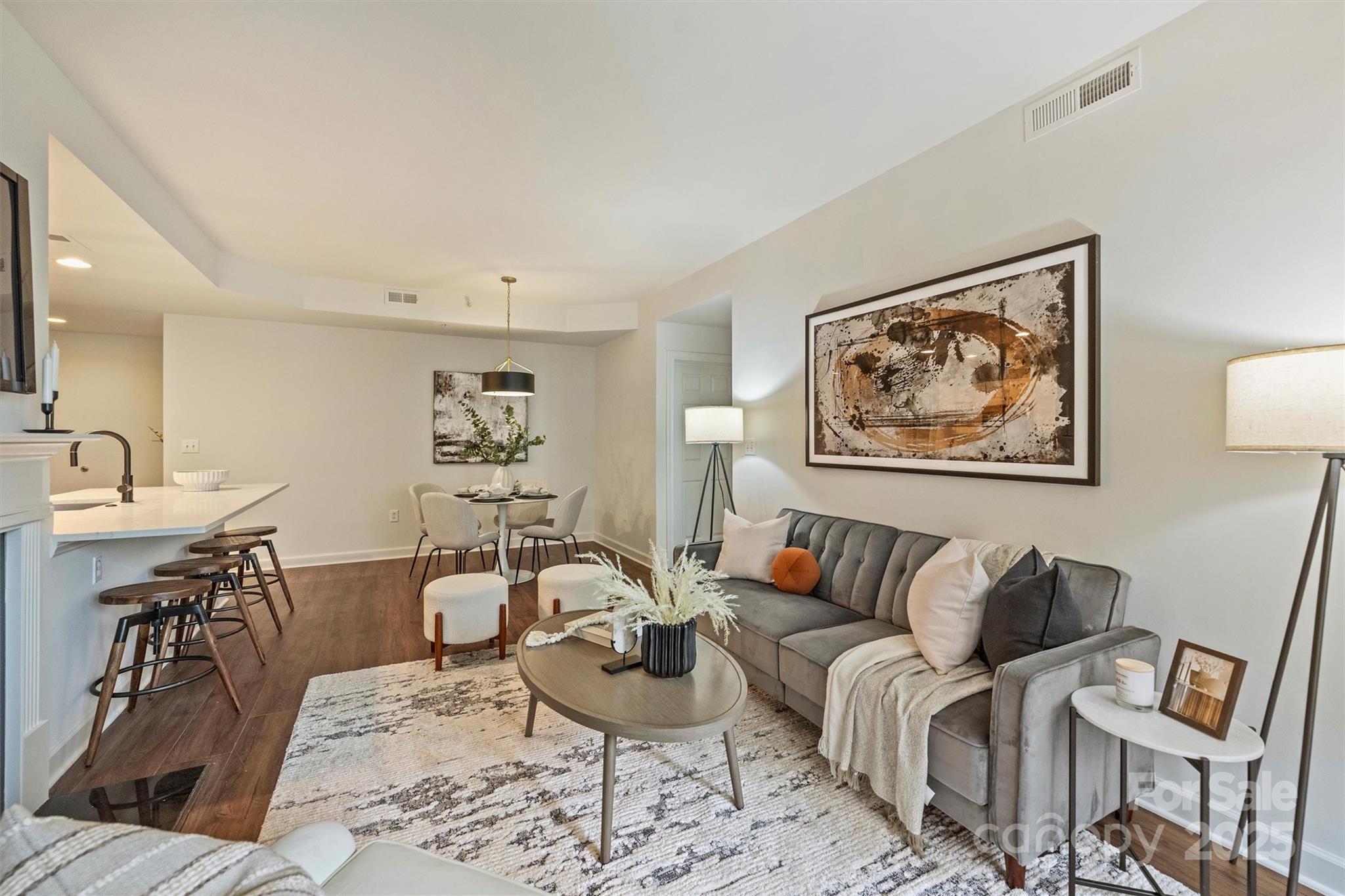 718 W Trade Street Unit: 307
