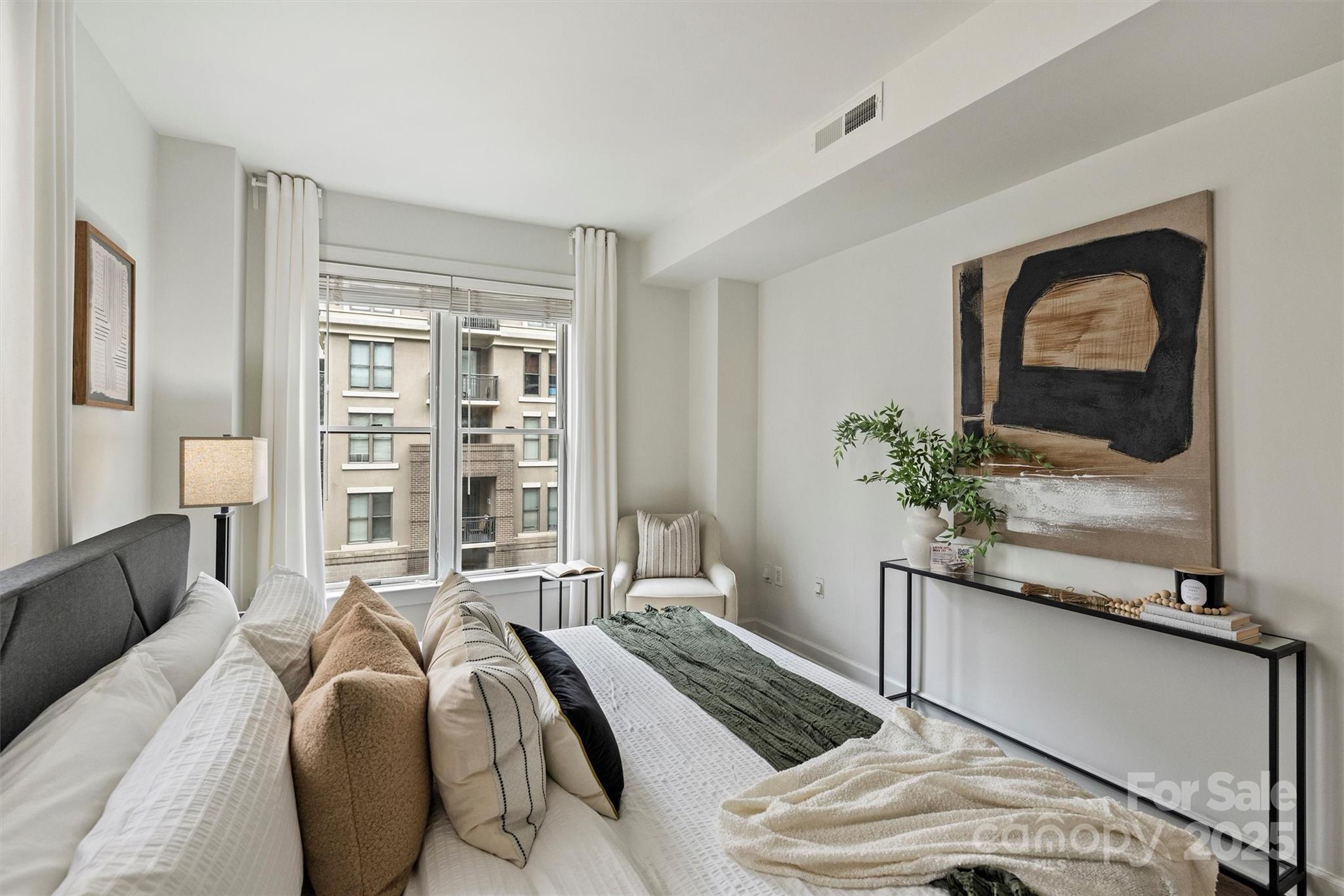 718 W Trade Street Unit: 307