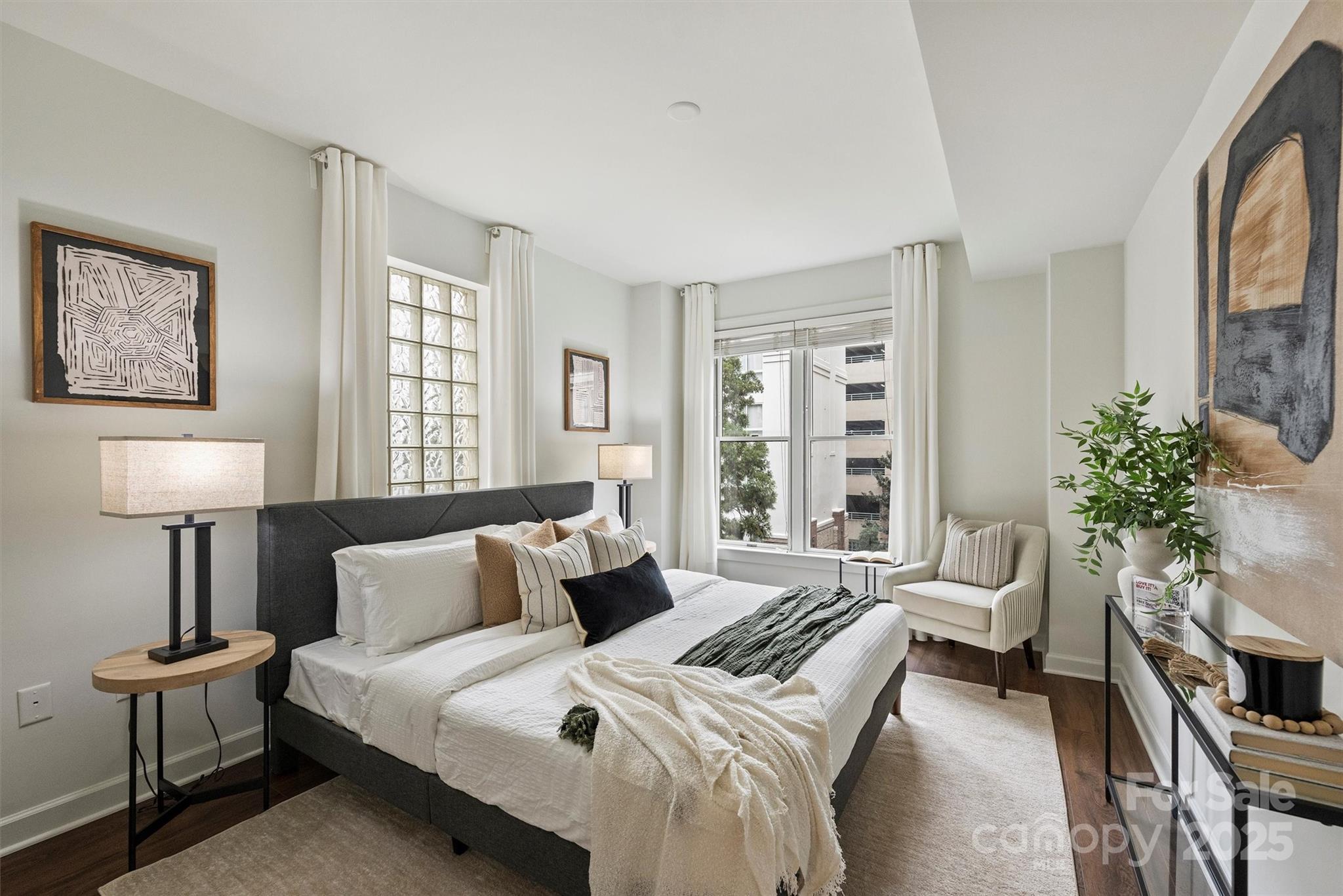 718 W Trade Street Unit: 307
