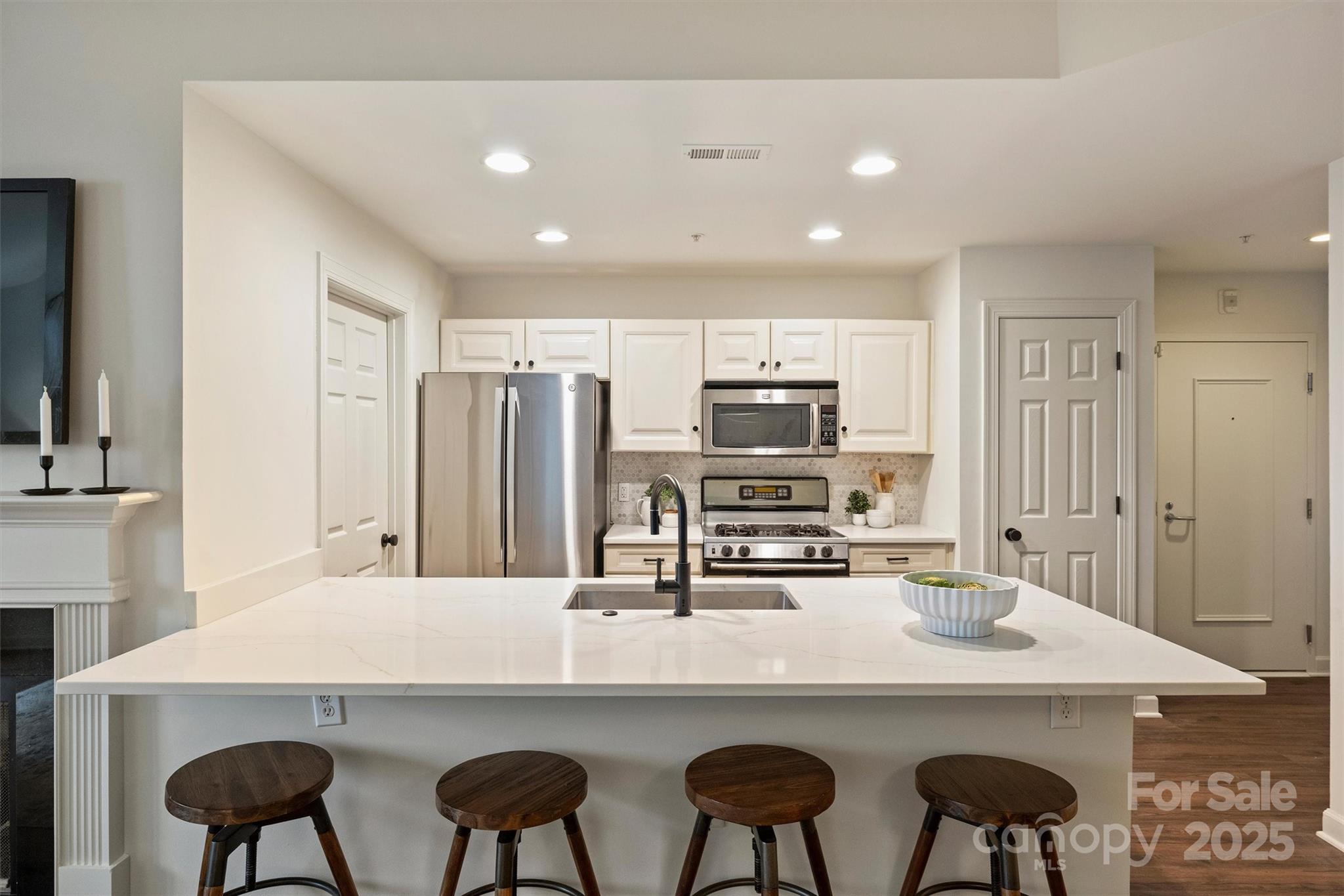 718 W Trade Street Unit: 307