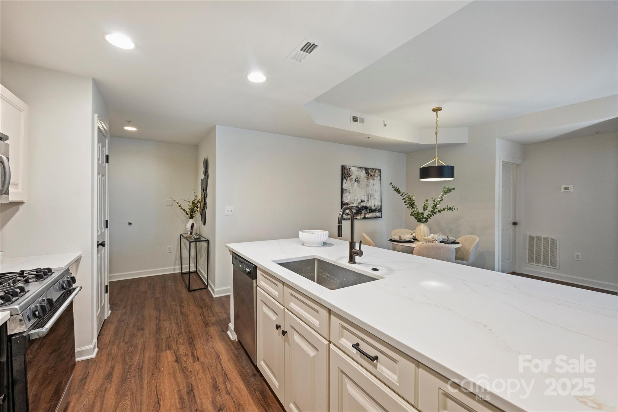 718 W Trade Street Unit: 307